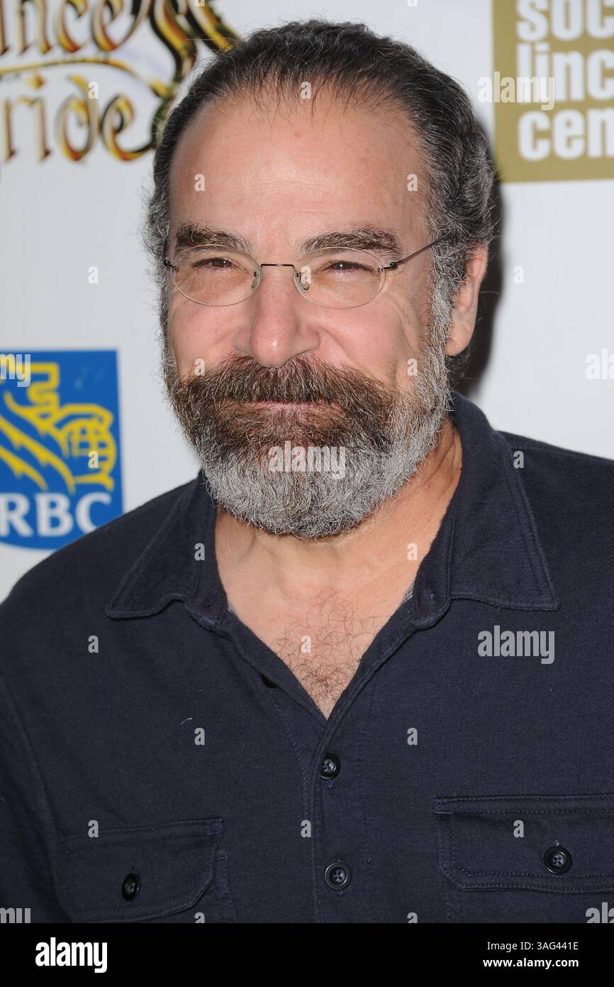 Oktober 2012 - New York, NY, USA - WWW.ACEPIXS.COM . . . . . . 2. Oktober 2012...New York City....Mandy Patinkin nimmt am 25. Jahrestag der Filmvorführung und Besetzung von 'The Princess Bride' während des 50. New York Film Festivals am 2. Oktober 2012 in der Alice Tully Hall in New York City Teil...Bitte geben Sie an: KRISTIN CALLAHAN - ACEPIXS.COM... . . . . ..Ace Pictures, Inc.: ..Tel.: (212) 243 8787 oder (646) 769 0430..E-Mail: info@acepixs.com..Web: http://www.acepixs.com (Kreditbild: © Kristin Callahan - Ace Pictures/Ace Pictures/ZUMAPRESS.com) Stockfoto