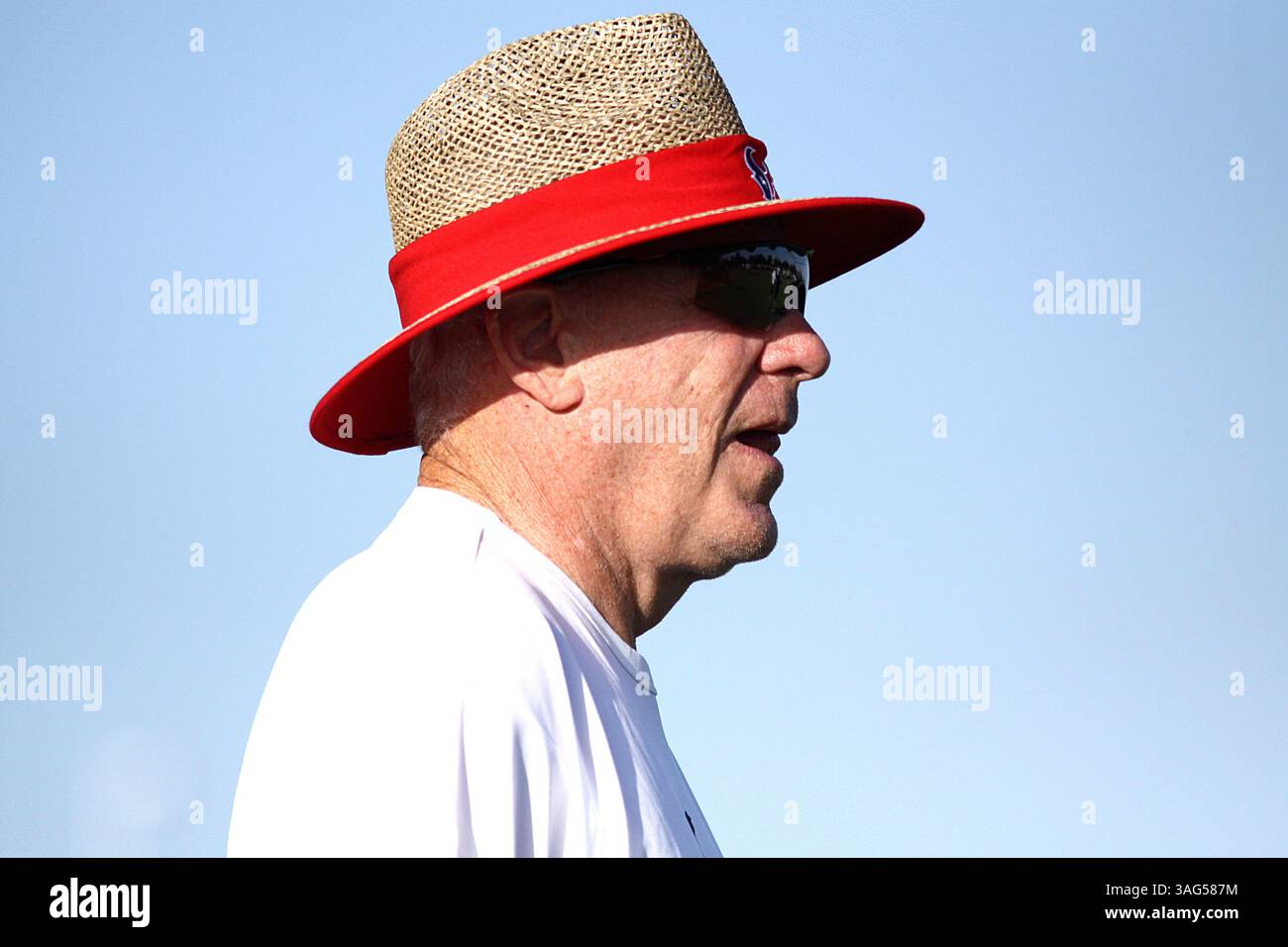 JULI 30 2012: Bob McNair, Besitzer der Houston Texans, während des Trainingslagers der Houston Texans vom Methodist Training Center im Reliant Stadium in Houston, Texas. (Bild: © Erik Williams/Cal Sport Media/ZUMAPRESS.com) Stockfoto