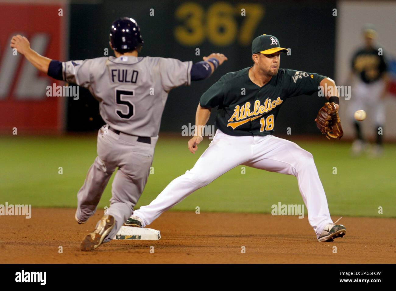 31. Juli 2012: Oakland, CA, USA – Sam Fuld (5) der Tampa Bay Rays ist am Dienstag, den 31. Juli 2012, im sechsten Inning im O.Co Coliseum in Oakland, Kalifornien, auf dem zweiten Platz. (Bild: © Ray Chavez/Oakland Tribune/MCT/ZUMAPRESS.com) Stockfoto