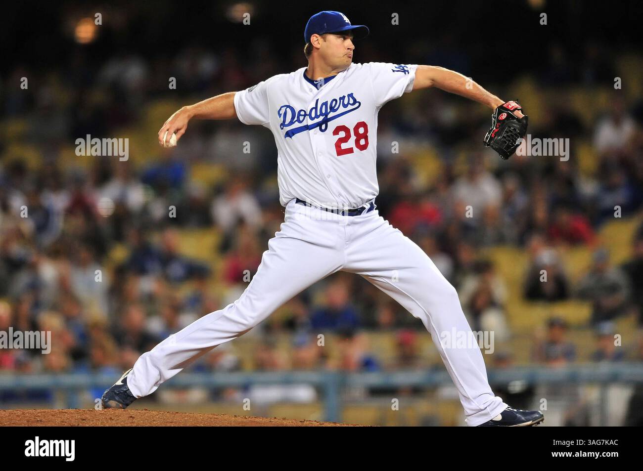 April 2012 Los Angeles, CA. Die Los Angeles Dodgers entlasteten Pitcher Jamey Wright #28 während des Major League Baseballspiels zwischen den Los Angeles Dodgers und den Washington Nationals im Dodger Stadium. Die Los Angeles Dodgers besiegen die Washington Nationals 4-3 in 10 Innings. Louis Lopez/CSM (Bild: © Louis Lopez/Cal Sport Media/ZUMAPRESS.com) Stockfoto April 2012 Los Angeles, CA. Die Los Angeles Dodgers entlasteten Pitcher Jamey Wright #28 während des Major League Baseballspiels zwischen den Los Angeles Dodgers und den Washington Nationals im Dodger Stadium. Die Los Angeles Dodgers besiegen die Washington Nationals 4-3 in 10 Innings. Louis Lopez/CSM (Bild: © Louis Lopez/Cal Sport Media/ZUMAPRESS.com) Stockfoto