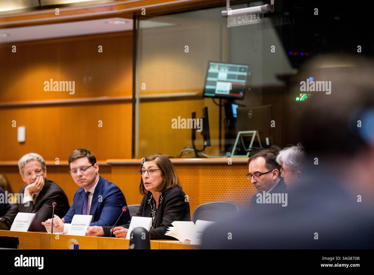 Brüssel, Belgien April 2025. Fabrice Fries, der Präsident der EANA und der AFP, Victor Negrescu, Vizepräsident des Europäischen Parlaments und Ana Catarina Mendes, wurden am Dienstag, den 08. April 2025, in Brüssel auf der Veranstaltung „European Media in an AI World: Challenges, Opportunities and Future Outlook“ der Europäischen Allianz der Nachrichtenagenturen (EANA) vorgestellt. BELGA FOTO JASPER JACOBS Credit: Belga News Agency/Alamy Live News Stockfoto