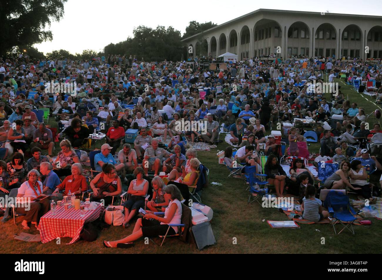 September 2012 - Modesto, Kalifornien, USA - „The Music of Motown“ beim Picknick im The Pops! Auf dem Gelände der E. & J. Gallo Winery in Modesto. (Kreditbild: © Tracy Barbutes/Modesto Bee/ZUMAPRESS.com) Stockfoto