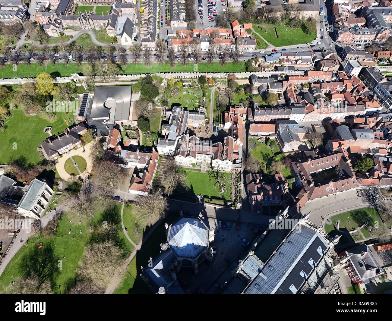 Aus der Vogelperspektive auf das Hauptgebäude des Campus der York St John University. Lord Mayor's Walk, York Stockfoto