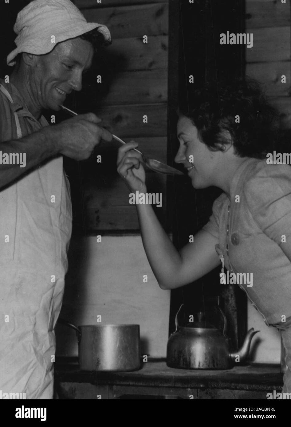 Sarg Cook, Bill Wedge 18. Bataillon. Ingleburn Camp lässt einige von ***** Durch seine ***** . Januar 1940. Stockfoto