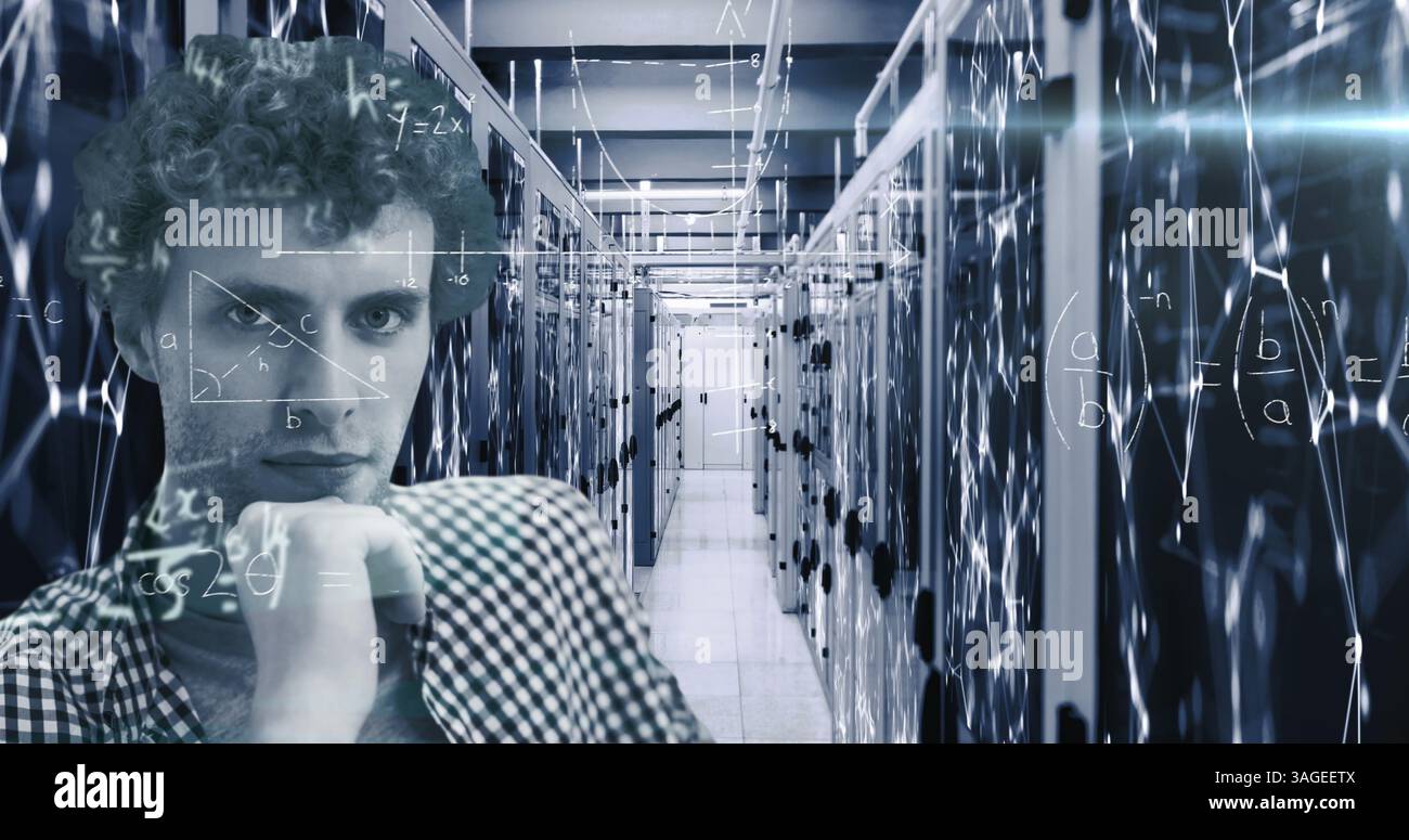 Bild handgeschriebener mathematischer Gleichungen, Moleküle und Elemente, die sich über den Menschen beugen und schauen Stockfoto