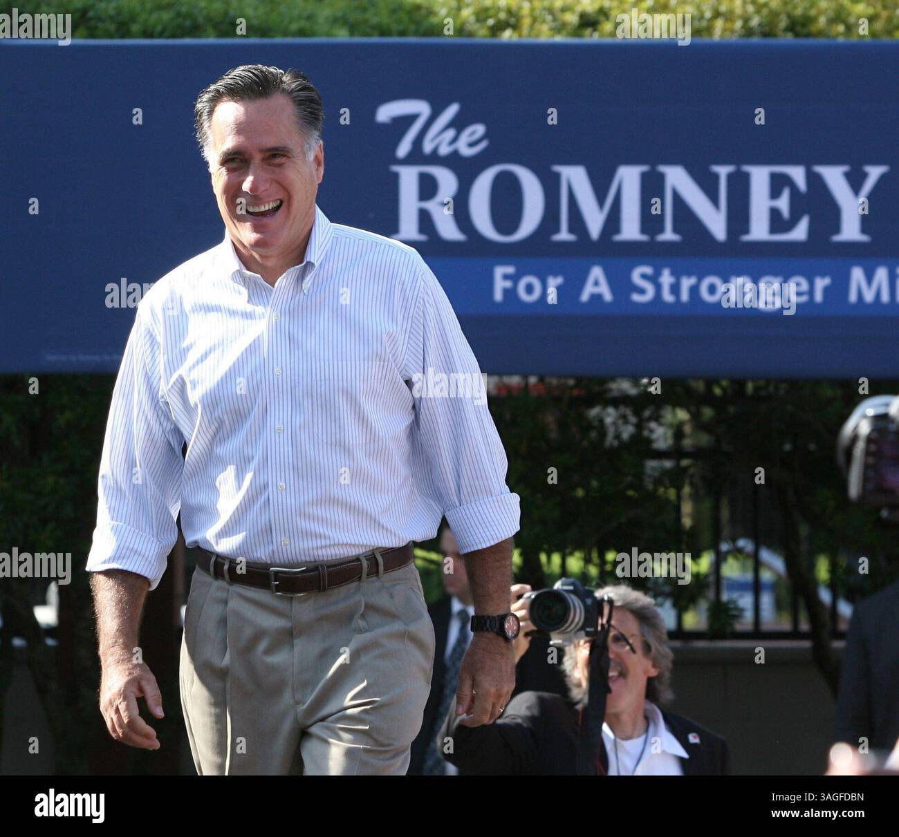 13. August 2012 - Saint Augustine, FL, USA - der mutmaßliche republikanische Präsidentschaftskandidat Mitt Romney nimmt an einer Kundgebung am Flagler College in St. Augustine, Florida, am Montag, den 13. August, Teil. 2012. (Kreditbild: © Joe Burbank/Orlando Sentinel/MCT/ZUMAPRESS.com) Stockfoto