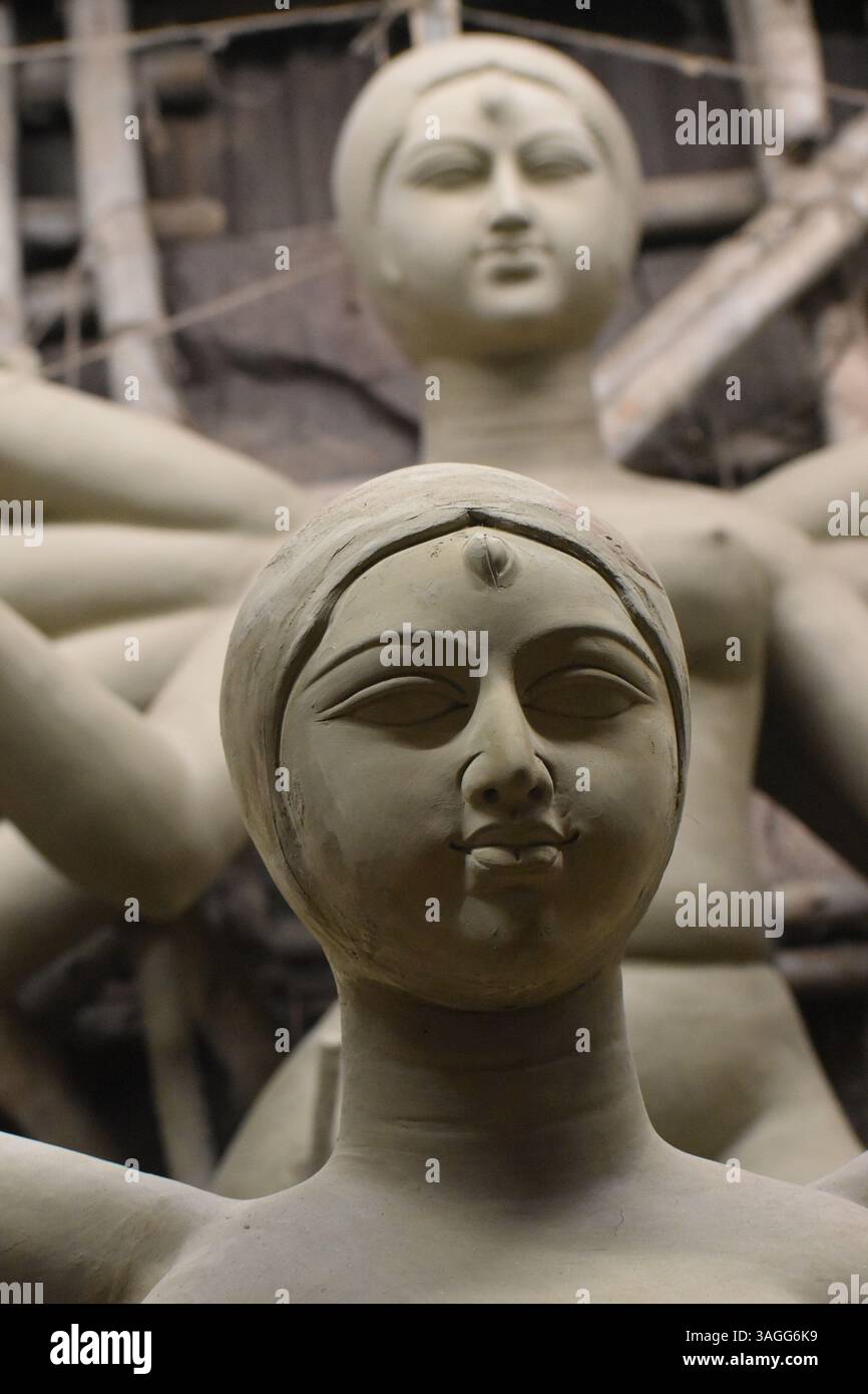 Tonidol der Göttin Durga in einer traditionellen Handwerkstatt in Kumartuli, Kalkutta, Indien. Stockfoto