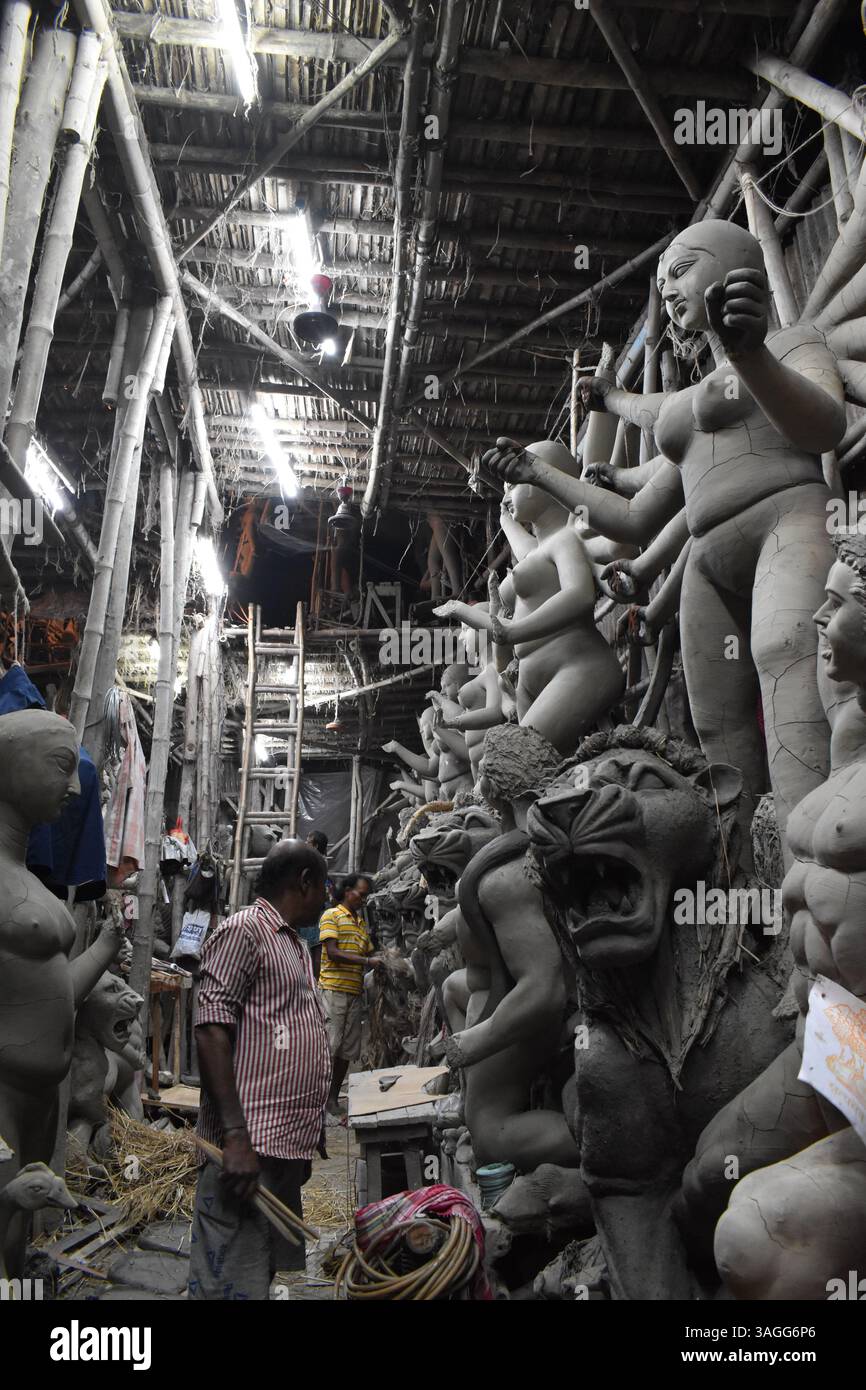 Tonidol der Göttin Durga in einer traditionellen Handwerkstatt in Kumartuli, Kalkutta, Indien. Stockfoto
