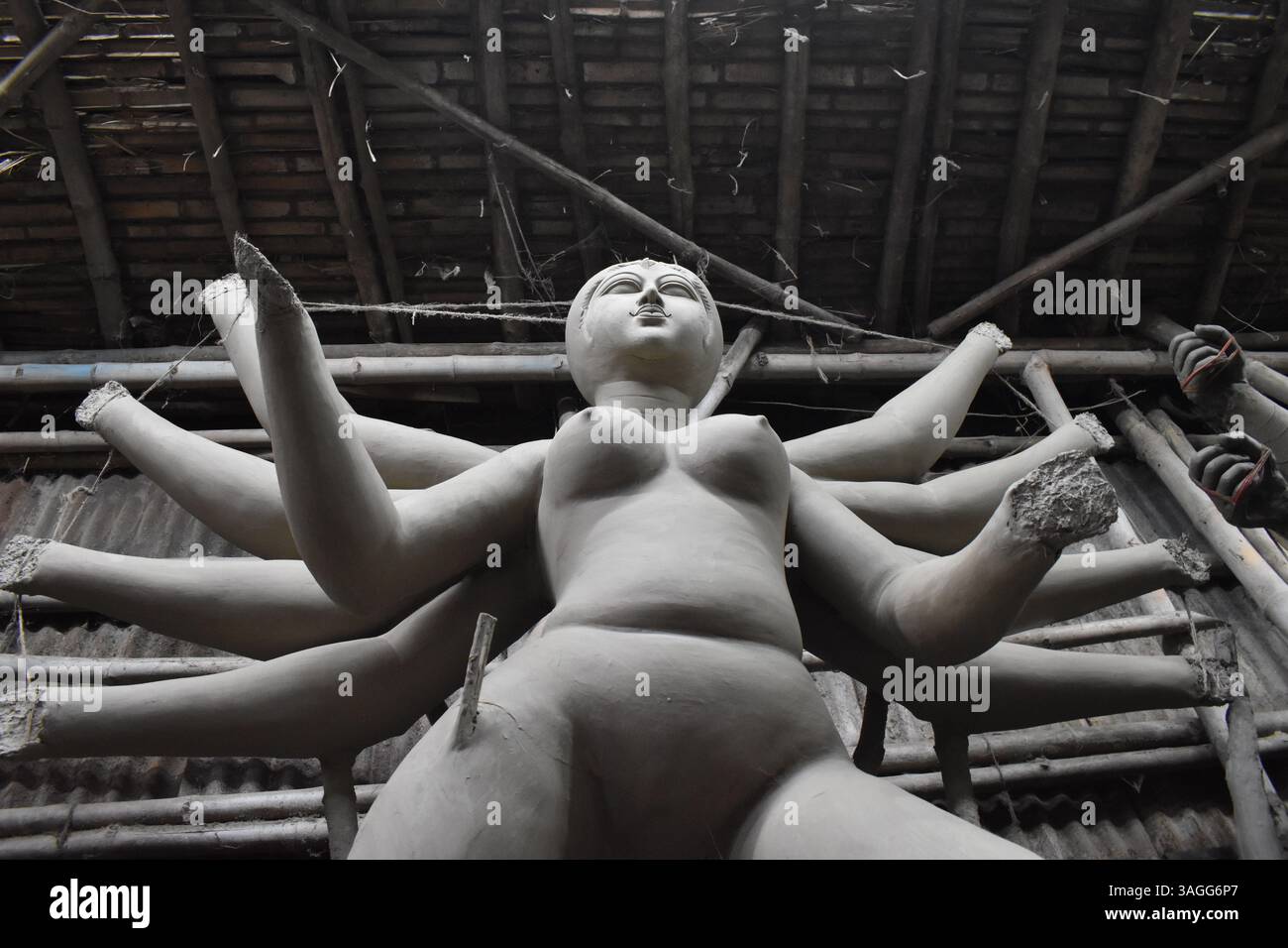 Tonidol der Göttin Durga in einer traditionellen Handwerkstatt in Kumartuli, Kalkutta, Indien. Stockfoto