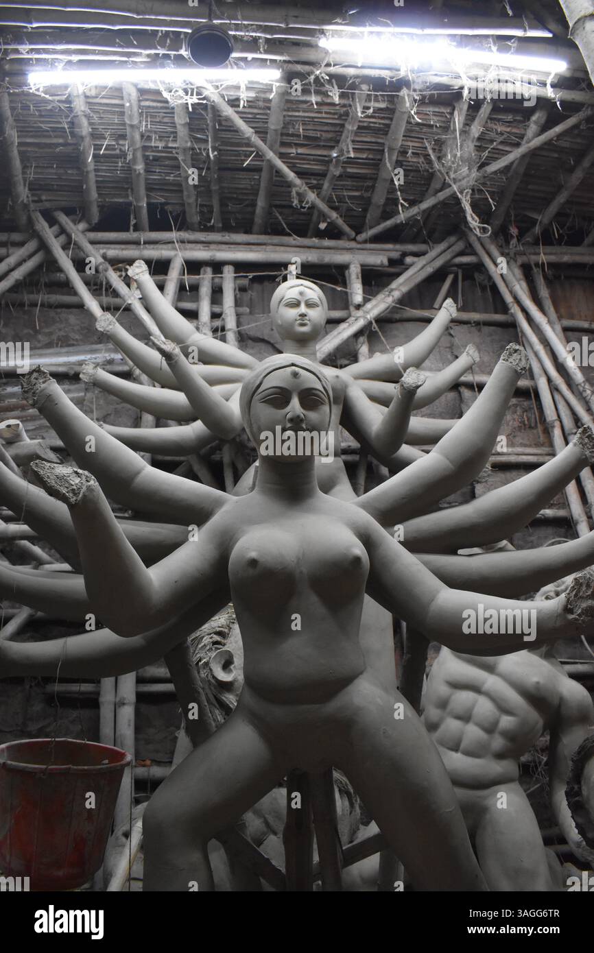 Tonidol der Göttin Durga in einer traditionellen Handwerkstatt in Kumartuli, Kalkutta, Indien. Stockfoto