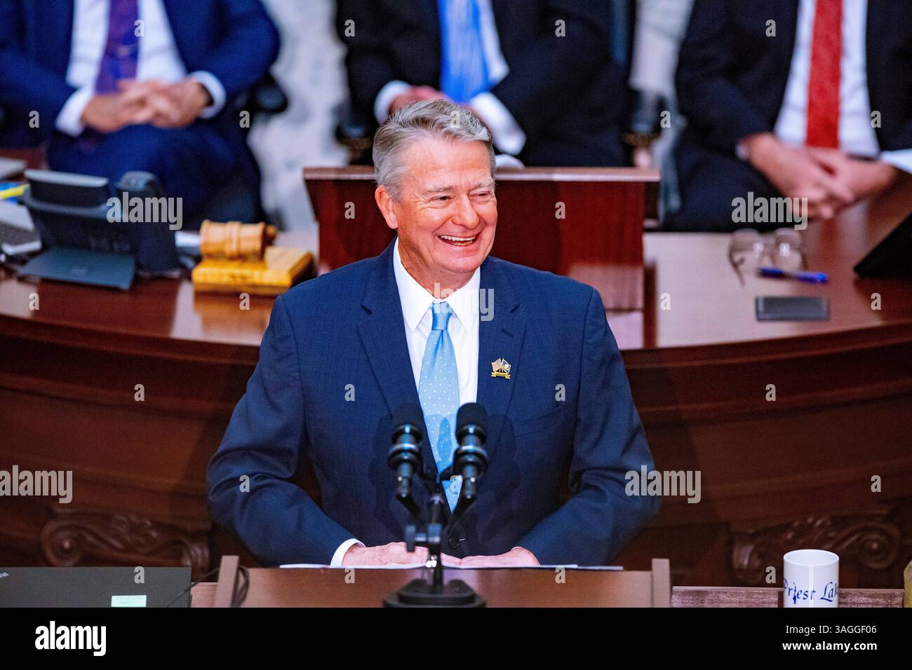 FILE - Idaho Gov. Brad Little delivers a State of the State address at the Idaho State Capitol, Jan. 9, 2023, in Boise, Idaho. (AP Photo/Kyle Green, file) Stockfoto