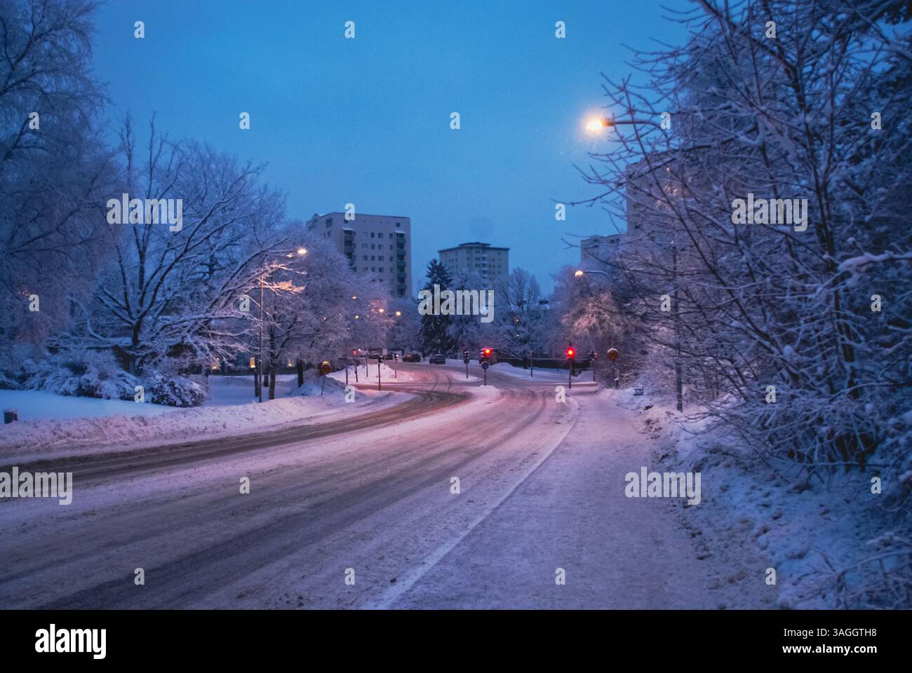 Winter im Vorort Hogdalen, außerhalb von Stockholm, Schweden Stockfoto