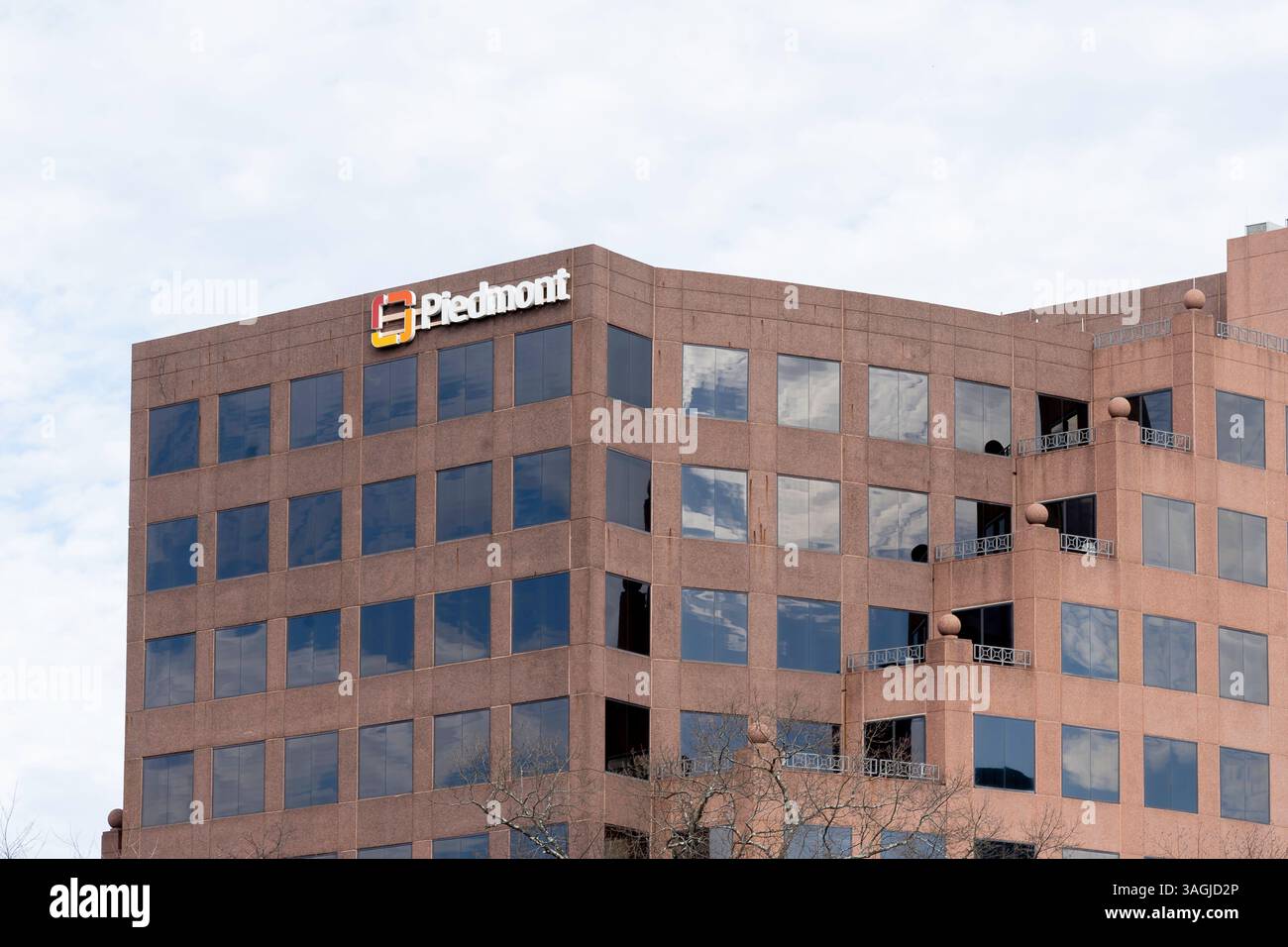 Atlanta, Georgia, USA - 16. Januar 2020: Piemont-Schild am Gebäude in Atlanta, Georgia, USA. Stockfoto