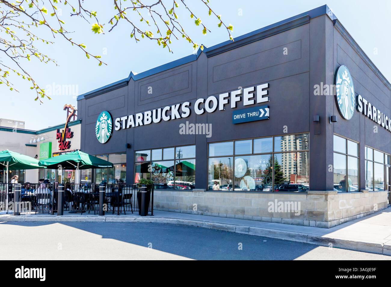 Toronto, Ontario, Kanada - 7. Mai 2018: Starbucks Coffee Shop in Toronto. Stockfoto