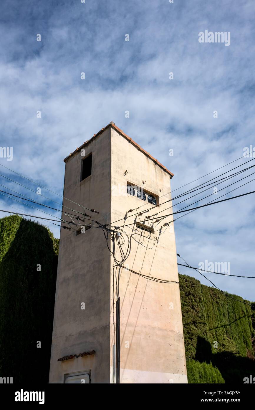 Kleine elektrische Unterstation in Frankreich Stockfoto
