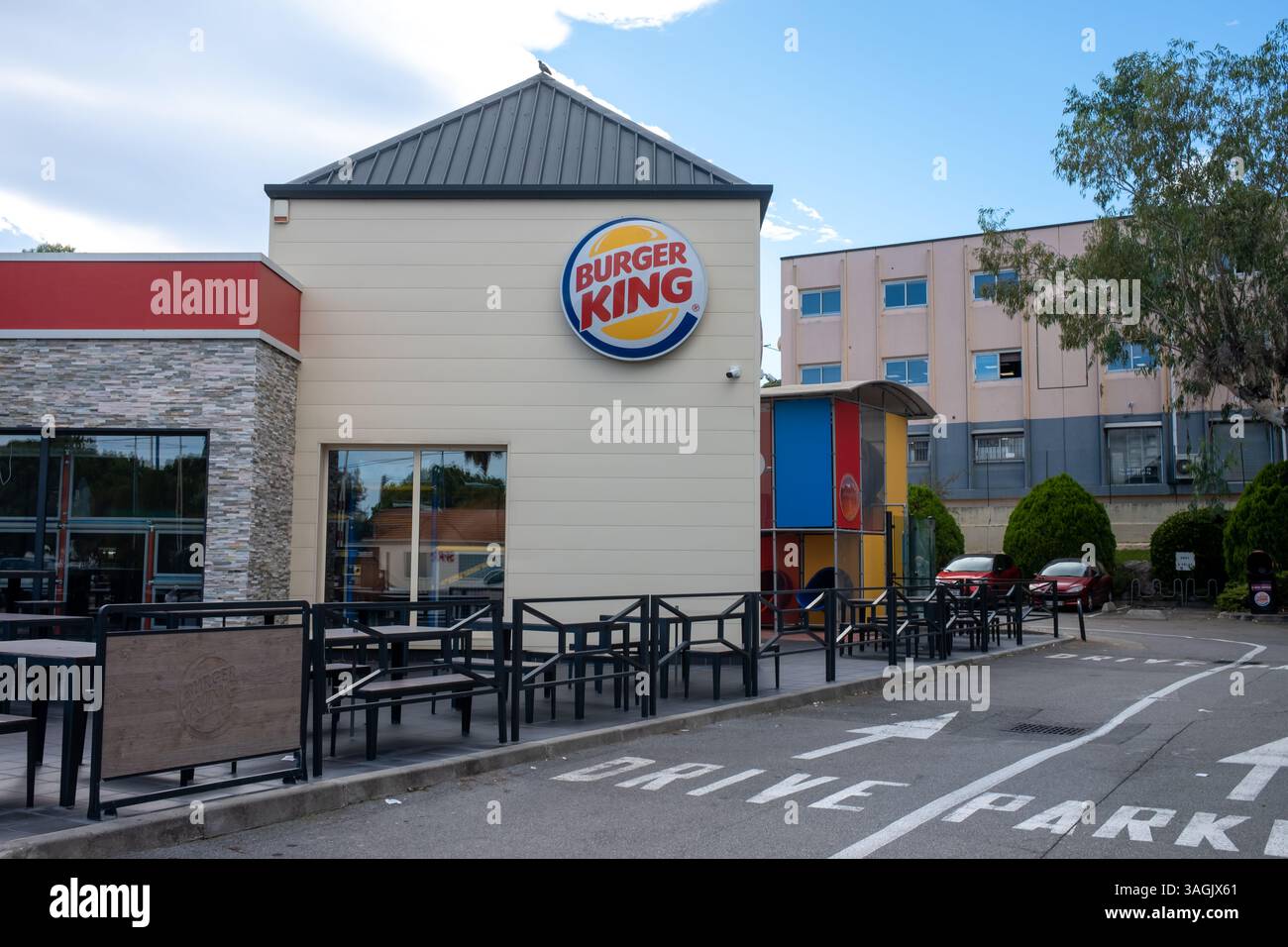 Antibes, Frankreich - 27.09.2022: hamburger Fast-Food-Restaurant der berühmten Kette in Antibes, Frankreich Stockfoto