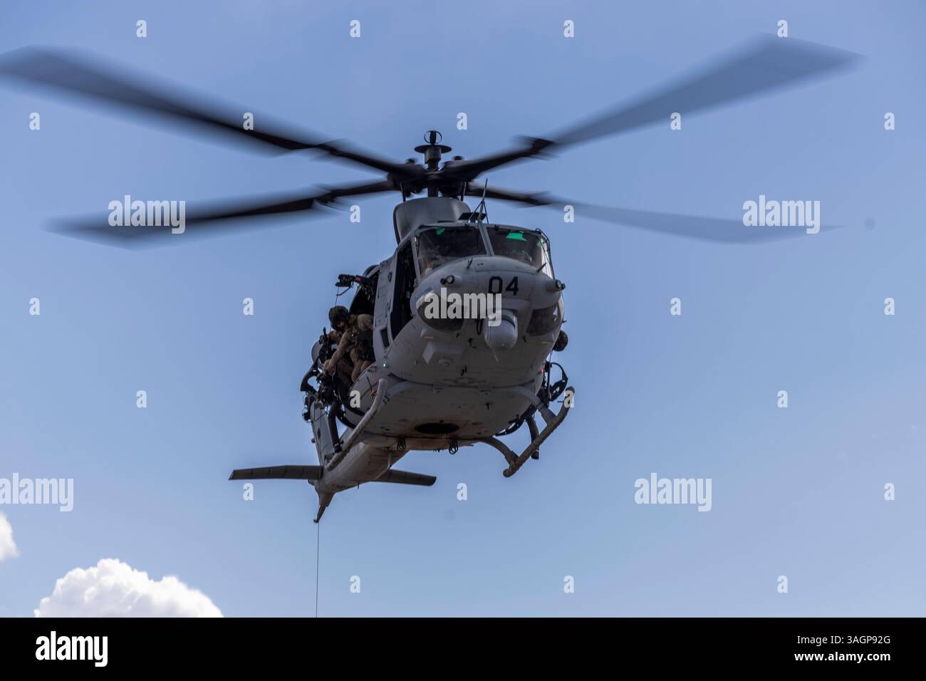 US-Marine Corps UH-1Y Venom-Piloten und Flugbesatzung, die der Marine Aviation Weapons and Tactics Squadron One (MAWTS-1) zugewiesen sind, nehmen an einem Unfall eva Teil Stockfoto