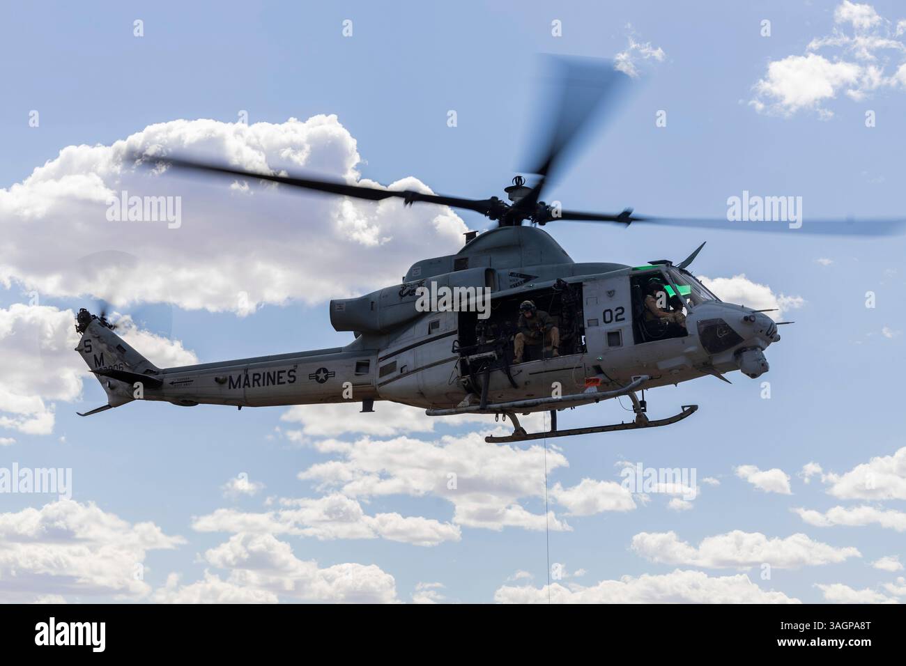 US-Marine Corps UH-1Y Venom-Piloten und Flugbesatzung, die der Marine Aviation Weapons and Tactics Squadron One (MAWTS-1) zugewiesen sind, nehmen an einem Unfall eva Teil Stockfoto