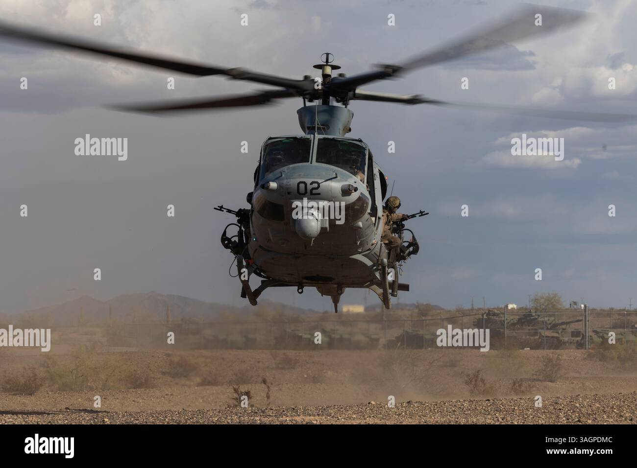 US-Marine Corps UH-1Y Venom-Piloten und Flugbesatzung, die der Marine Aviation Weapons and Tactics Squadron One (MAWTS-1) zugewiesen sind, nehmen an einem Unfall eva Teil Stockfoto