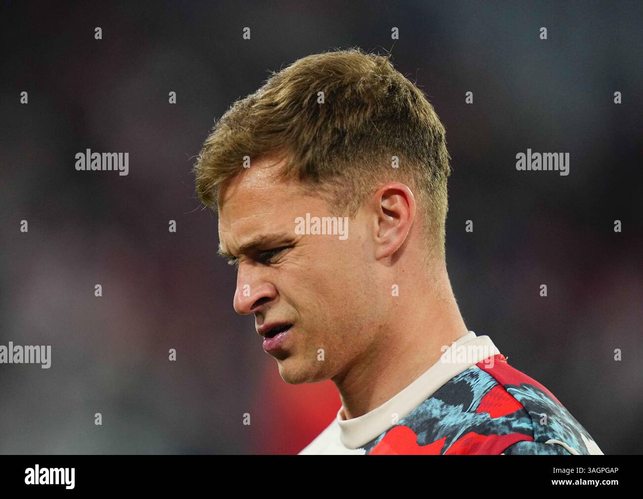 Allianz Areana, München, Deutschland. April 2025. Joshua Kimmich vom FC Bayern München im Champions League-Viertelfinale gegen Inter Mailand bei der Allianz Areana in München. Ulrik Pedersen/CSM (Bild: © Ulrik Pedersen/Cal Sport Media). Quelle: csm/Alamy Live News Stockfoto