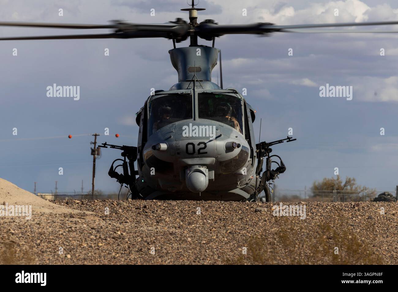 US-Marine Corps UH-1Y Venom-Piloten und Flugbesatzung, die der Marine Aviation Weapons and Tactics Squadron One (MAWTS-1) zugewiesen sind, nehmen an einem Unfall eva Teil Stockfoto