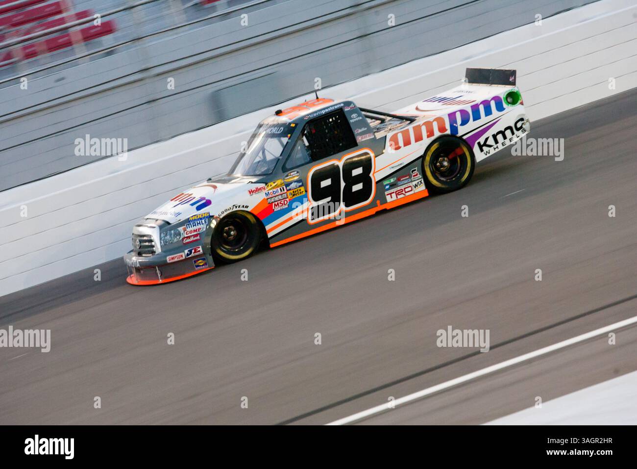 September 2012 - Las Vegas, Nevada, USA S - 29. September 2012 - Las Vegas, Nevada, USA - Travis Pastrana, Fahrer des #98 AM/PM Toyota Tundra, während der aufregenden Rennaktion der NASCAR Camping World Truck Series Smith's 350 auf dem Las Vegas Motor Speedway in Las Vegas, NV. Nelson Piquet Jr. gewinnt am Ende den Sieg (Bild: © Matt Gdowski/ZUMAPRESS.com) Stockfoto