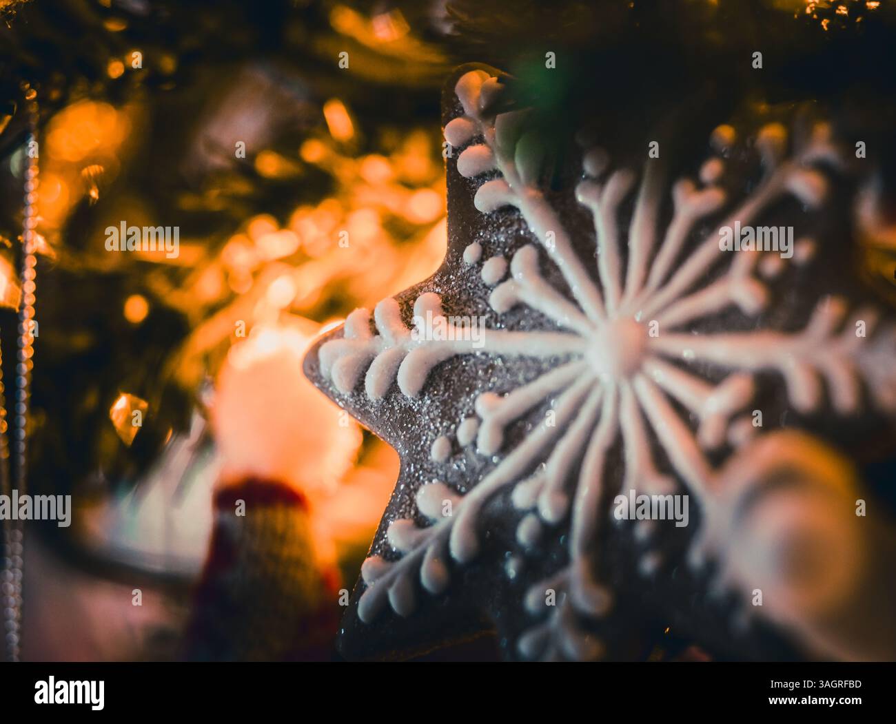 Teigschneeflocke als Weihnachtsdekoration Stockfoto