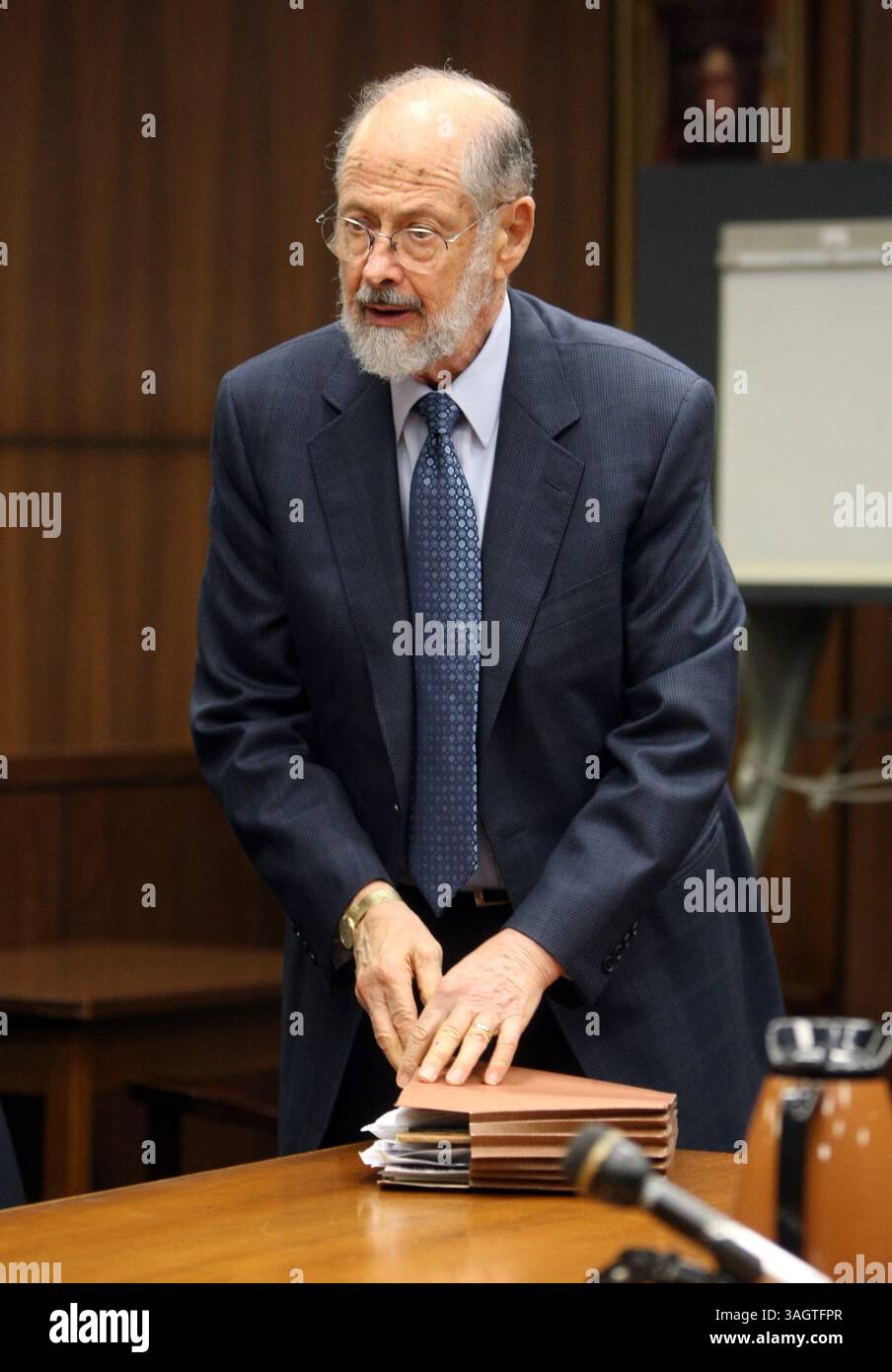 rothstein-Gerichtsverhandlung 06f - Herbert Stettin ist der gerichtlich bestellte Insolvenzverwalter der RRA. Aufgrund einer Untersuchung der Vorwürfe, Scott Rothstein führe ein Ponzi-System, nahmen seine Partner bei Rothstein Rosenfeldt Adler an einer Gerichtsverhandlung Teil, die sich mit der Rücknahme des Status der Anwaltskanzlei befasste. Mike Stocker, Sun Sentinel (Abbildung: © Sun-Sentinel/ZUMApress.com) Stockfoto