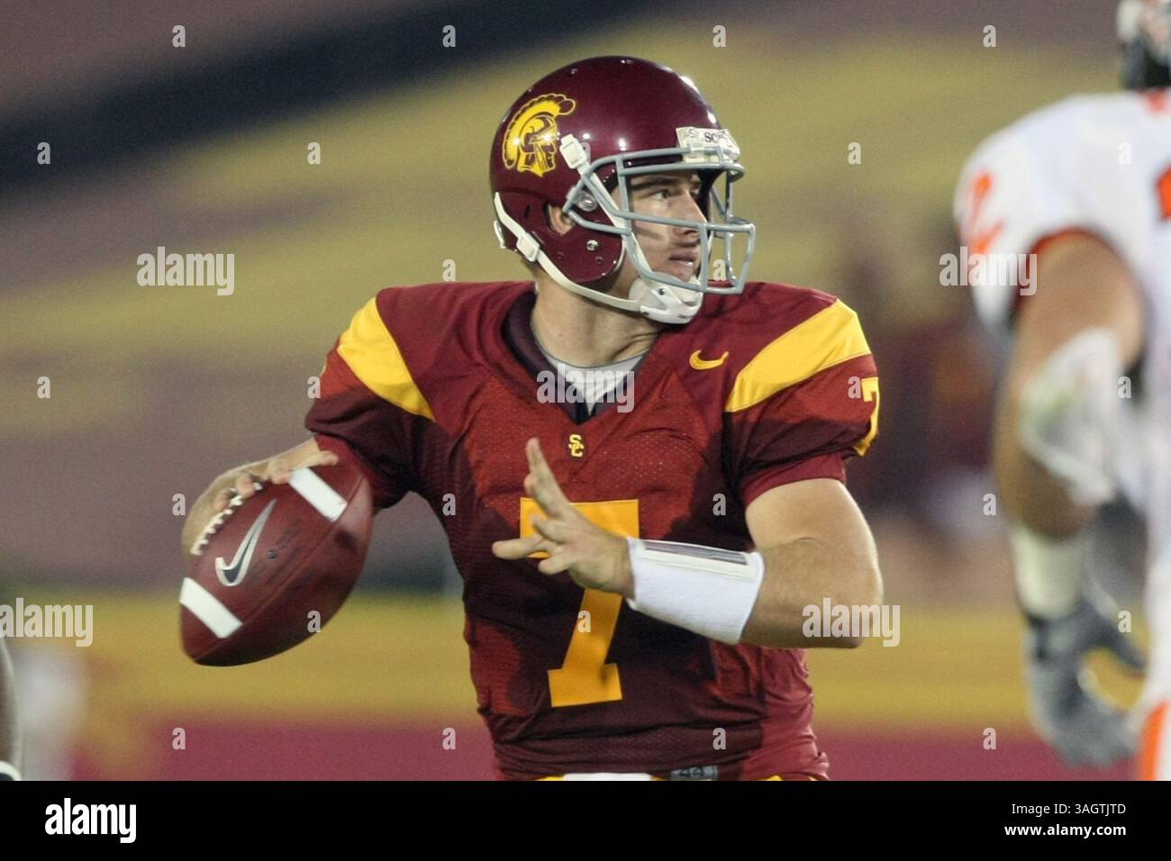 Los Angeles, CA 10/24/09: Matt Barkley (Nr. 7) des USC gegen Oregon State. USC besiegte Oregon State 42-36 beim Los Angeles Memorial Colisseum (Foto: © Dirk Dewachter/Cal Sport Media/ZUMA Press) Stockfoto