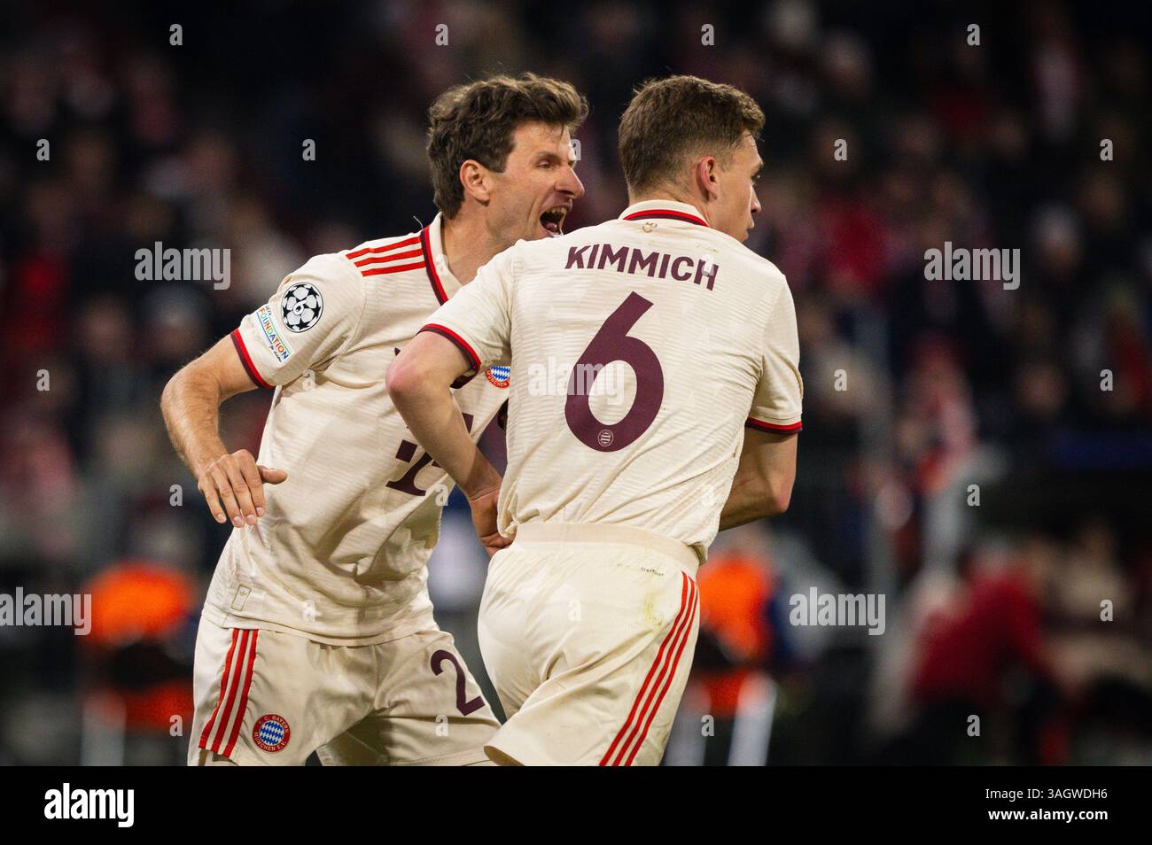 München, Deutschland. April 2025. Thomas Müller (FCB) Joshua Kimmich (FCB) Bayern München - Inter Mailand Bayern München - Inter Mailand 08.04.2025 Credit: Moritz Muller/Alamy Live News Stockfoto