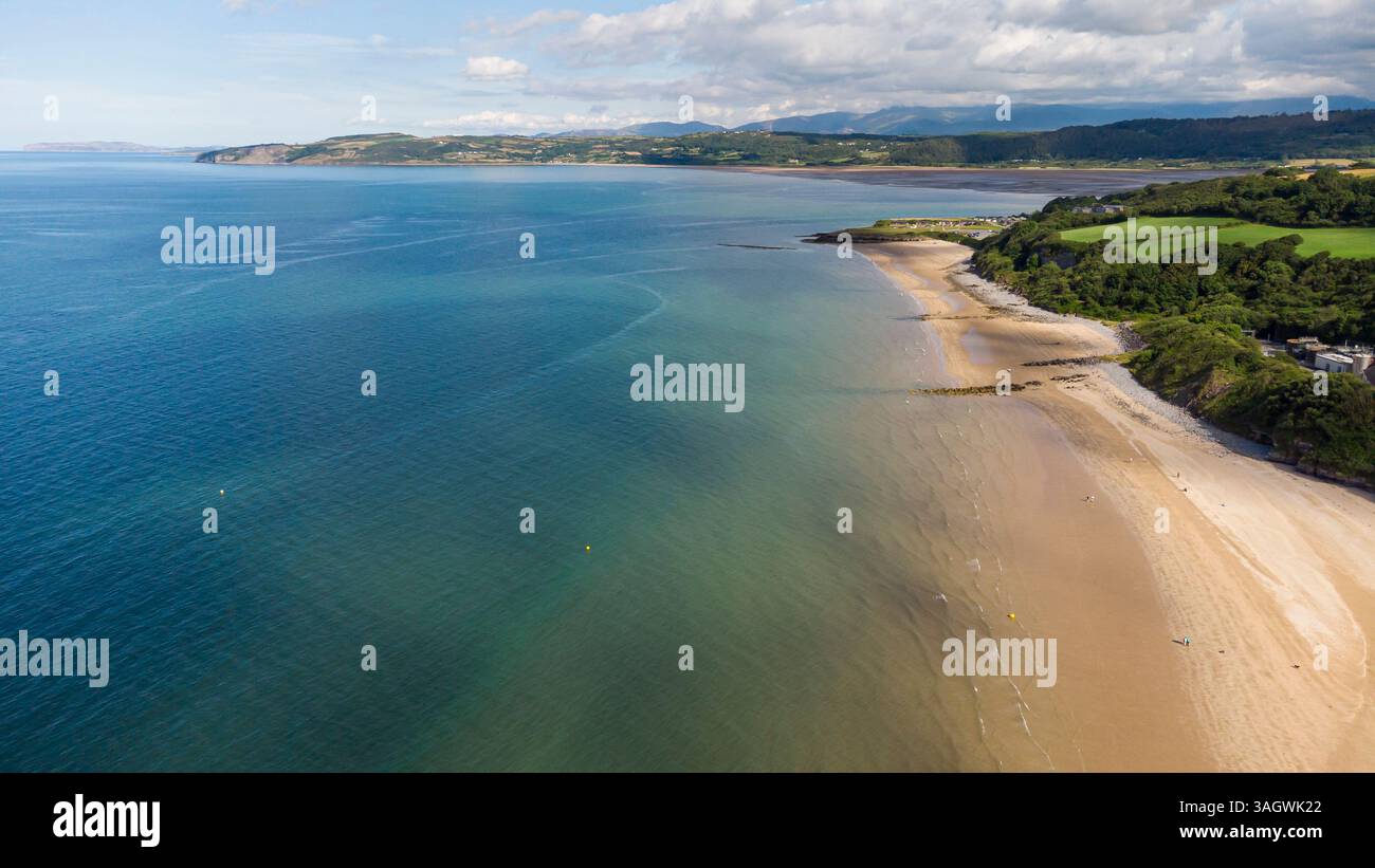 Drohnenfotografie am Strand von Benllech, Anglesey, Wales, Großbritannien Stockfoto