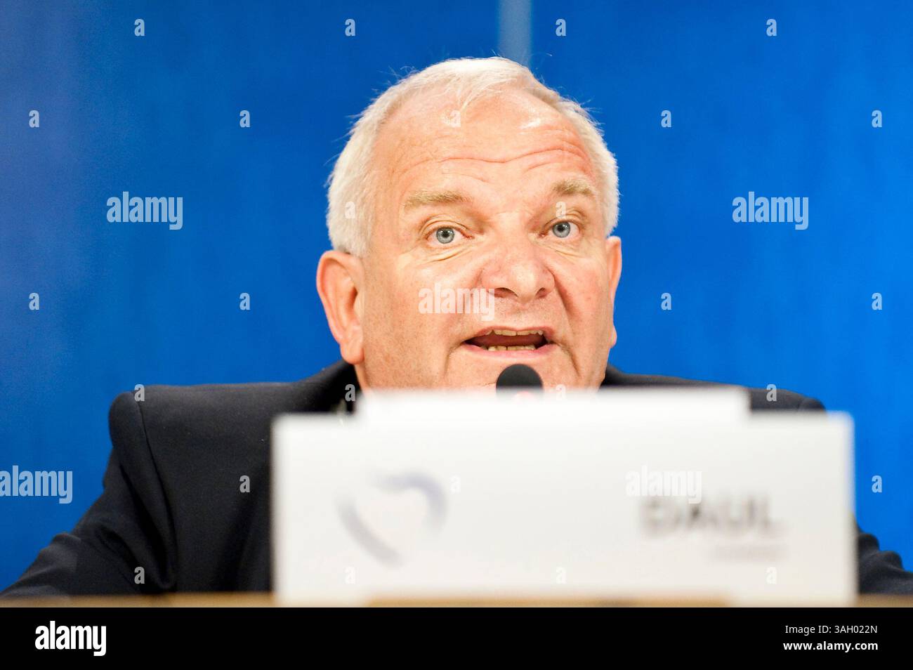 Der Vorsitzende der Christlich-Demokratischen Fraktion der EVP-ED des Europäischen Parlaments, der Franzose Joseph Daul, hält in den nächsten Wochen im Europäischen parlament in Brüssel, Belgien, eine Pressekonferenz zu den wichtigsten Themen der Fraktion. Am 24. Juni 2009 wird die Wiederwahl des Präsidenten der Europäischen kommission, Barroso aso, der wichtigste Punkt sein. Die Christlich-Demokratische Fraktion der EVP-ED ist die wichtigste Fraktion im Europäischen parlament. â von Wiktor Dabkowski (Foto: © Wiktor Dabkowski/ZUMA Press) Stockfoto
