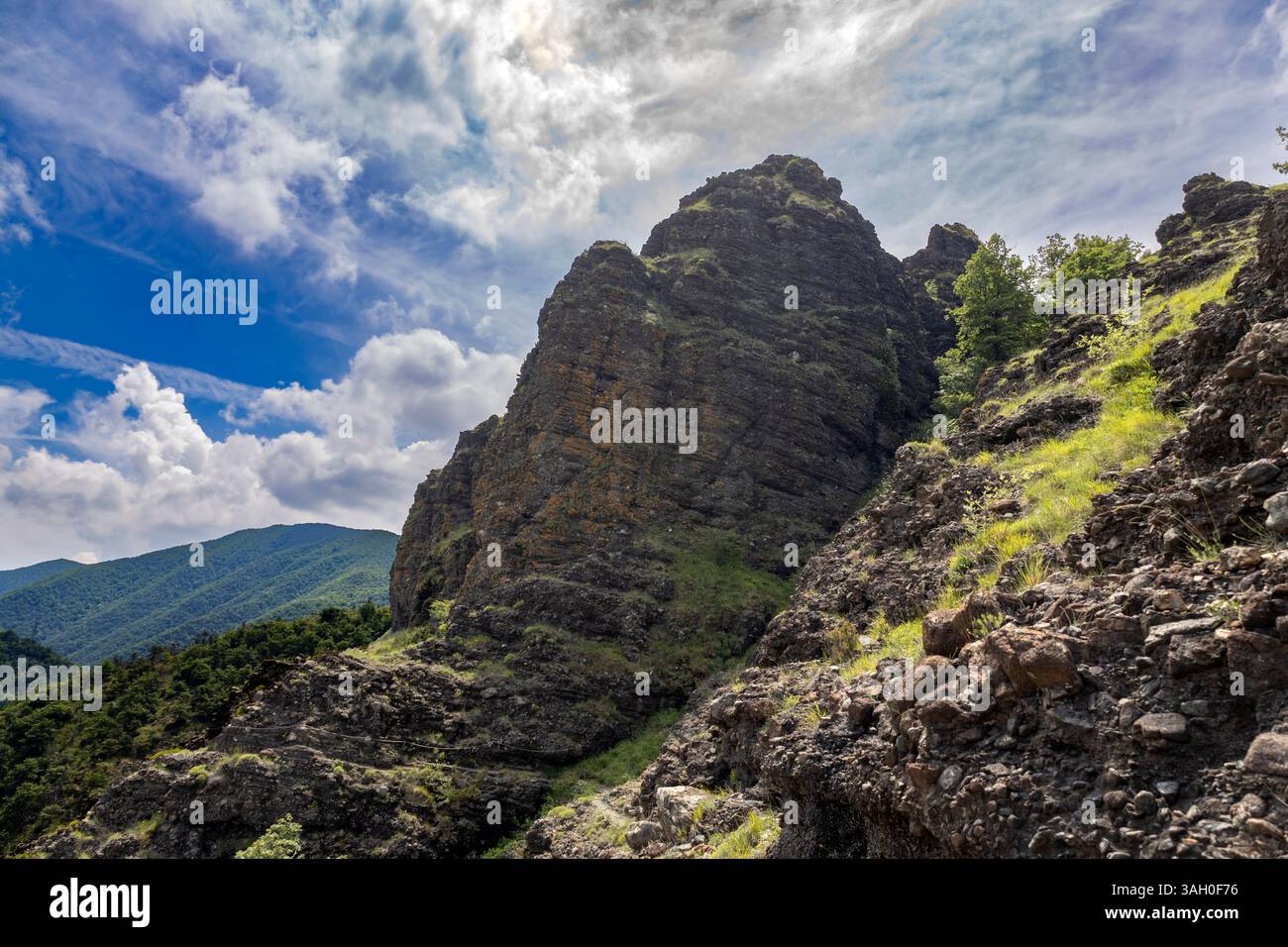Sedimentgestein in den Schluchten des Garagassa Valley bei Rossiglione in der Provinz Genua, Italien Stockfoto