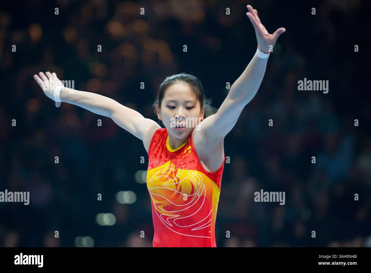 1. November 2009 - He Ning von China parkt auf dem Boden während der Swiss Cup Gymnastik im Hallenstadion in Zürich. (Bild: © John Middlebrook/Cal Sport Media/ZUMA Press) Stockfoto