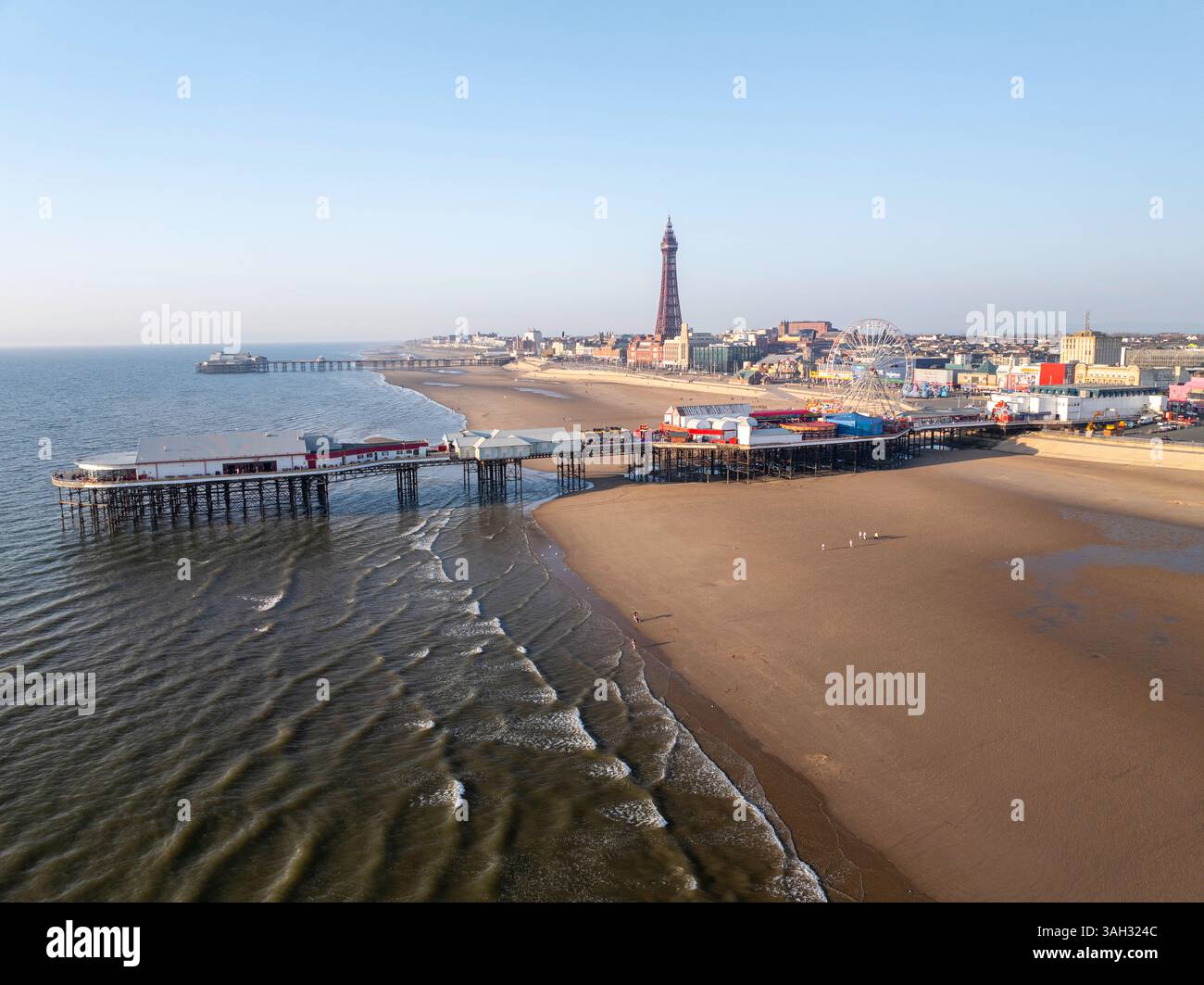 Luftbild des zentralen Piers am Ufer von Blackpool UK Stockfoto