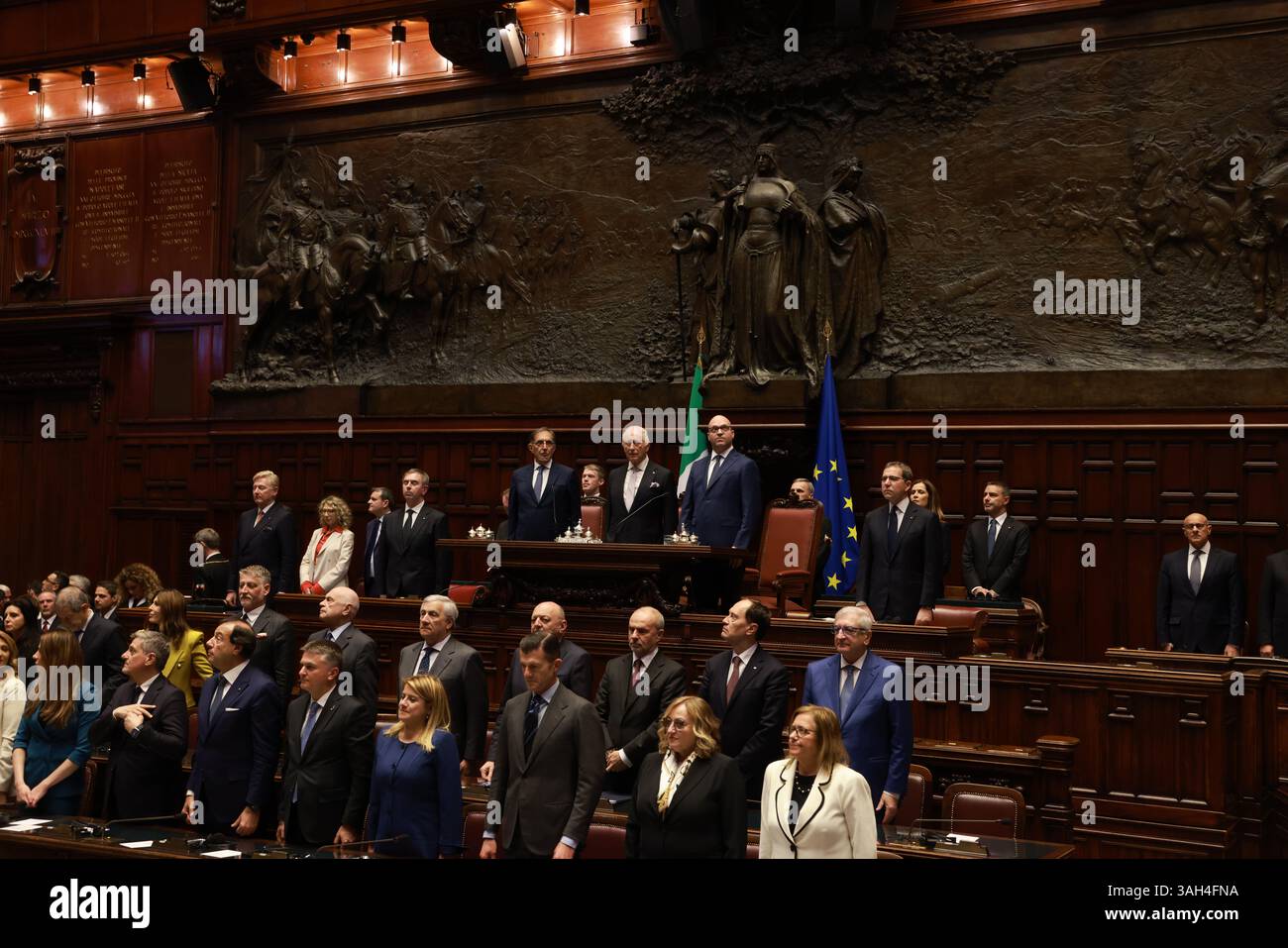 König Karl III. Hielt eine Rede vor dem italienischen Parlament in Rom und war der erste britische Monarch, der eine gemeinsame Sitzung des Senats der Republik und der Abgeordnetenkammer hielt, und nur der vierte nicht-Italiener, der am dritten Tag des viertägigen Staatsbesuchs in Italien vom Podium des Präsidenten aus vor der Kammer sprach. Bilddatum: Mittwoch, 9. April 2025. Stockfoto