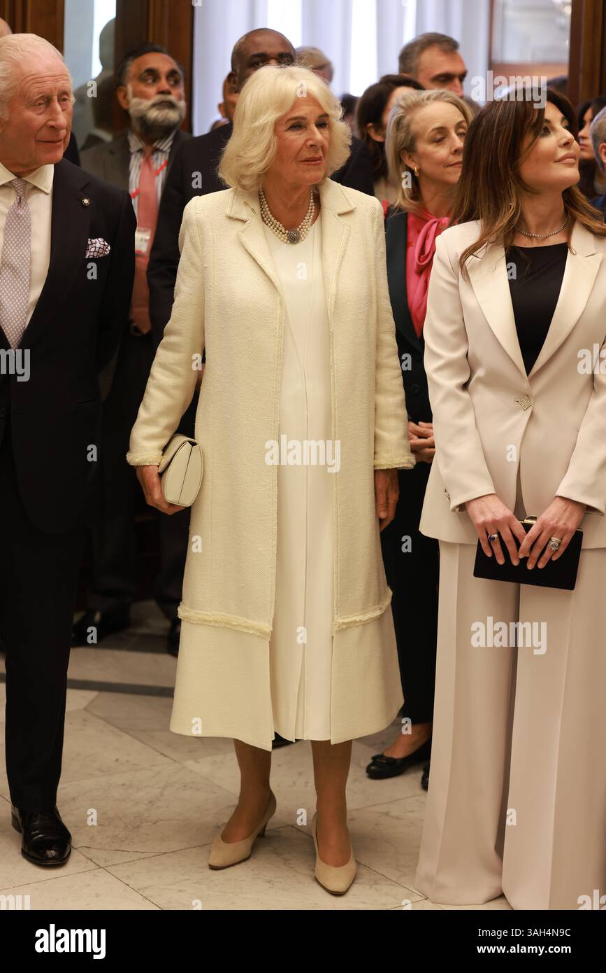 Königin Camilla während eines Besuchs im italienischen Parlament in Rom, am dritten Tag des viertägigen Staatsbesuchs in Italien, wo König Karl III. Als erster britischer Monarch eine gemeinsame Sitzung des Senats der Republik und der Abgeordnetenkammer hielt, und nur der vierte nicht-Italiener, der am dritten Tag des viertägigen Staatsbesuchs in Italien vor der Kammer sprach. Bilddatum: Mittwoch, 9. April 2025. Stockfoto