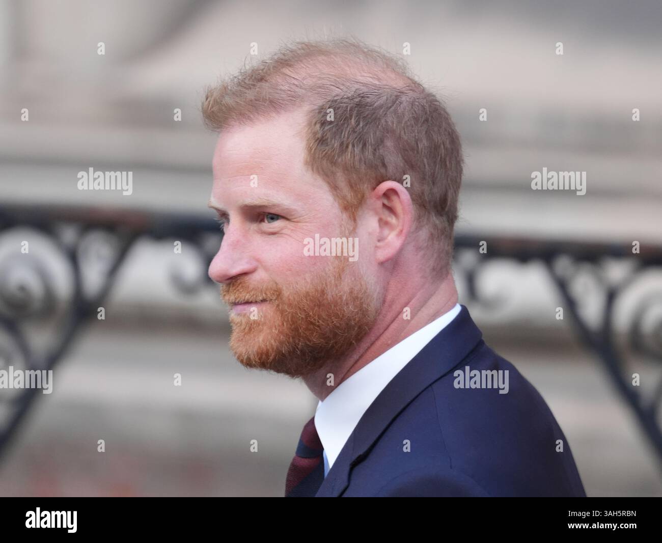 Der Duke of Sussex verlässt die Royal Courts of Justice in Central London, nachdem er gegen ein Urteil des High Court über seine Klage gegen das Innenministerium wegen des Sicherheitsniveaus, das er während seines Aufenthalts im Vereinigten Königreich erhält, Berufung eingelegt hatte. Bilddatum: Mittwoch, 9. April 2025. Stockfoto