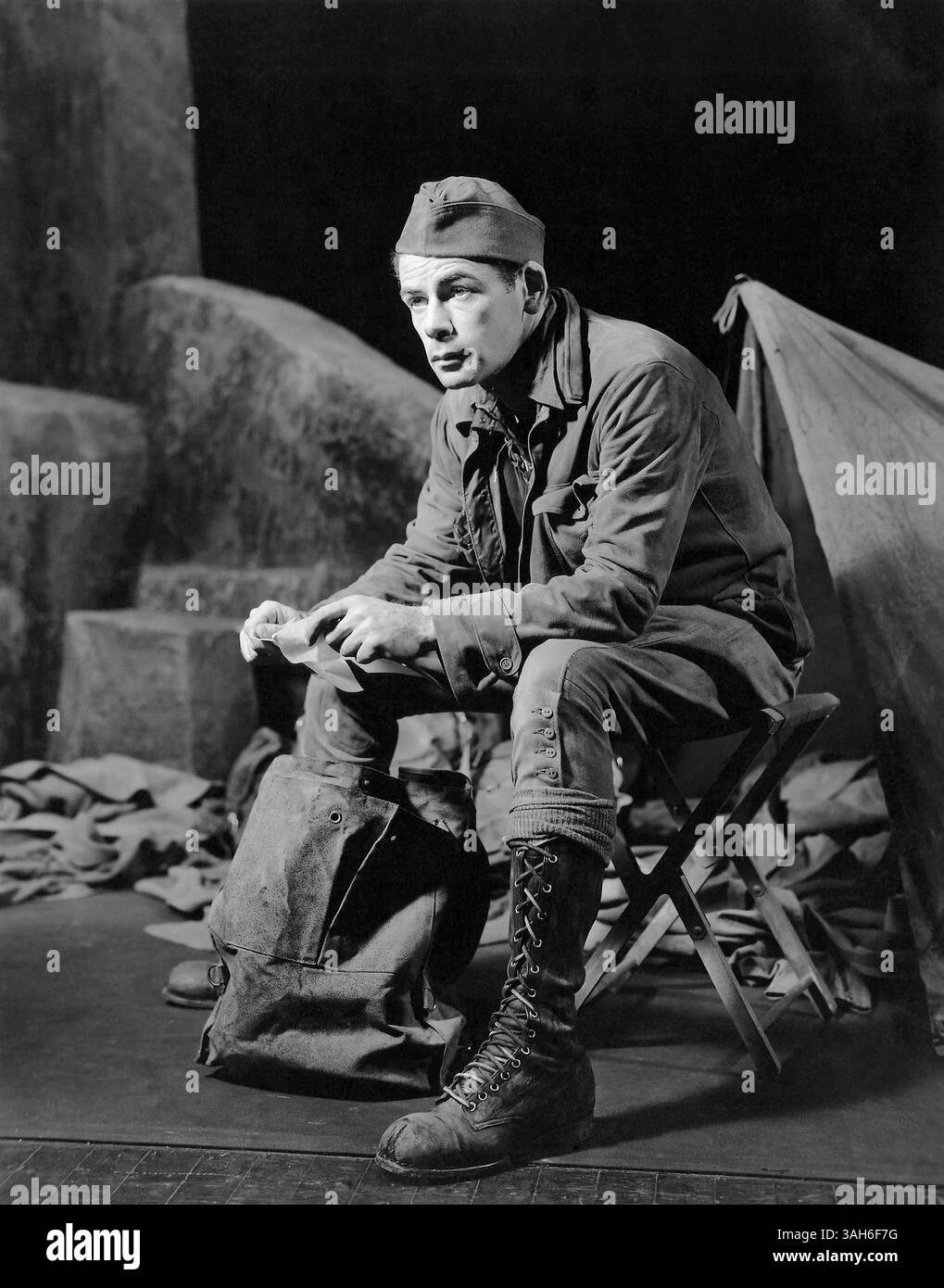 März 2006 - Paul Muni, am Set des Broadway Play ''Key Largo'', Ethel Barrymore Theater, New York, 1939Paul Muni, am Set des Broadway Play ''Key Largo'', Ethel Barrymore Theater, New York, 1939Paul Muni, am Set des Broadway Play ''Key Largo'', Ethel Barrymore Theater, New York, 1939Paul Muni, am Set des Broadway Theater 1939, Largo', 1939L. am Set des Broadway Play „Key Largo“, Ethel Barrymore Theater, New York, 1939Paul Muni, am Set des Stockfoto