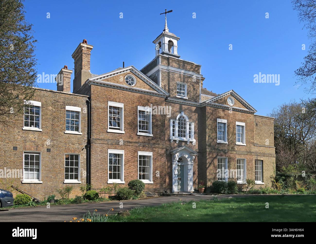 Bell House, ein großes georgianisches Haus in Dulwich Village, Süd-London, Großbritannien. Heute wird es als Kunst- und Bildungszentrum genutzt. Stockfoto