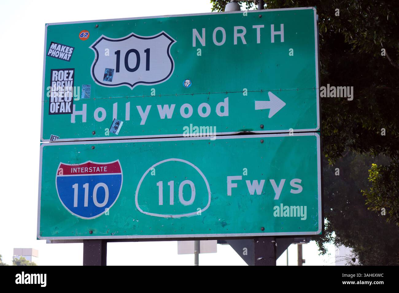 Los Angeles, Kalifornien: Hinweisschild zum Hollywood Freeway, US 101 von Downtown Los Angeles nach North Hollywood und Hinweisschild zur Interstate 110 und SR110 Stockfoto