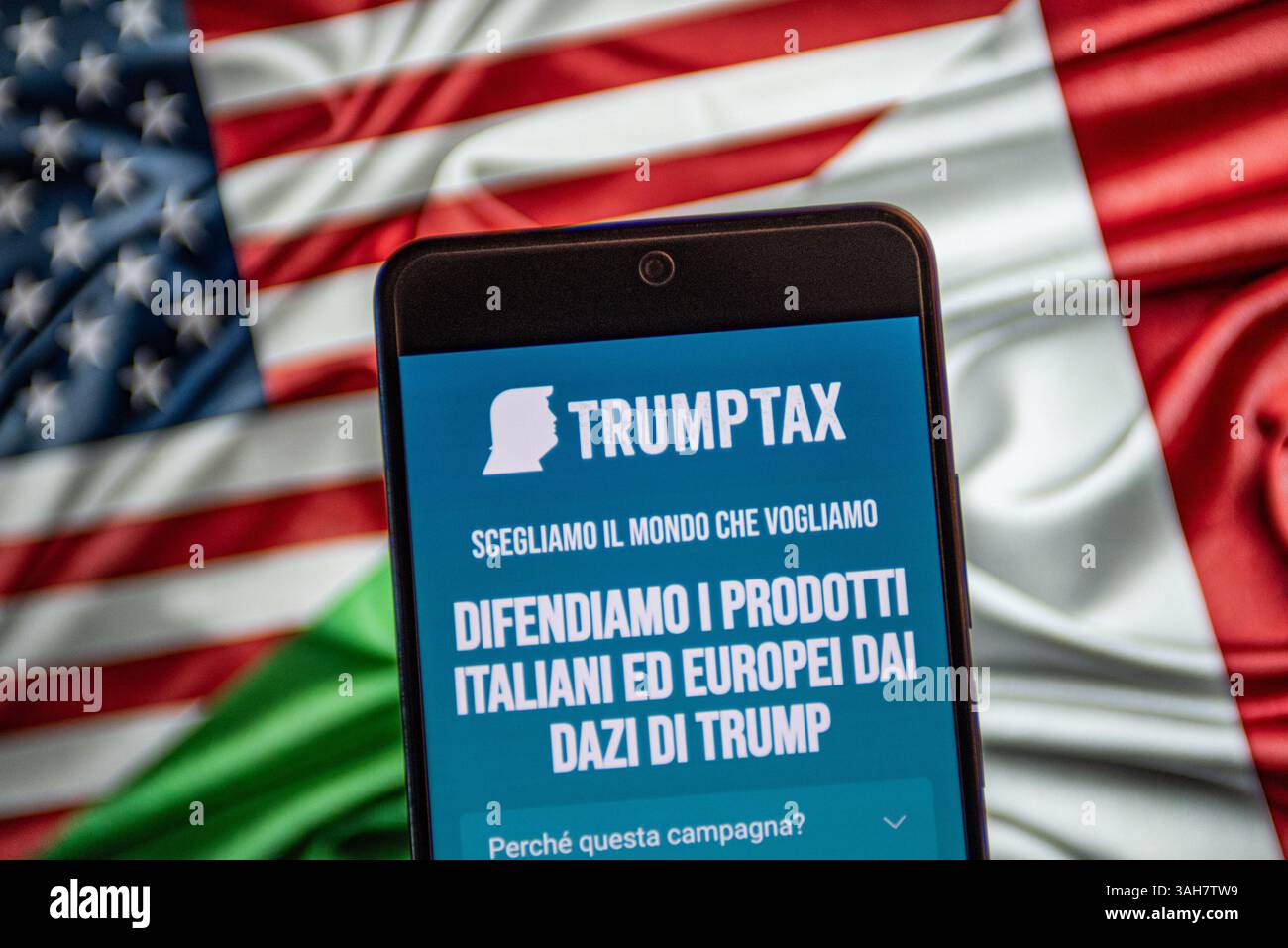 Italien. April 2025. In dieser Fotoabbildung wird die TrumpTax-Webanwendung auf einem Smartphone ausgeführt. Das TrumpTax-Projekt wird von der italienischen Fraktion Alleanza Verdi e Sinistra (Allianz der Grünen und Linken) gefördert, um die Verbraucher über die Herkunft der Produkte zu informieren. Ihr Ziel ist es, den US-Zöllen entgegenzuwirken, indem sie bewusste Kaufentscheidungen fördern. (Credit Image: © Vincenzo Nuzzolese/SOPA Images via ZUMA Press Wire) NUR REDAKTIONELLE VERWENDUNG! Nicht für kommerzielle ZWECKE! Stockfoto