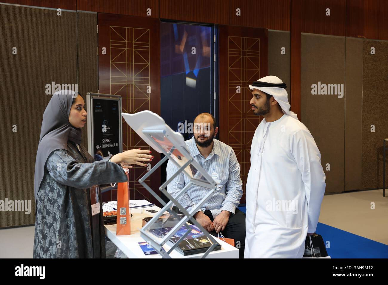 Cricket : IPL 2025 MEE 2025: Middle East Energy Exhibition im Dubai World Trade Centre mit rund 800 internationalen Ausstellern. Dubai Woirld Trade Centrre - Dubai VAE Copyright: XSeshadrixSukumarx Stockfoto