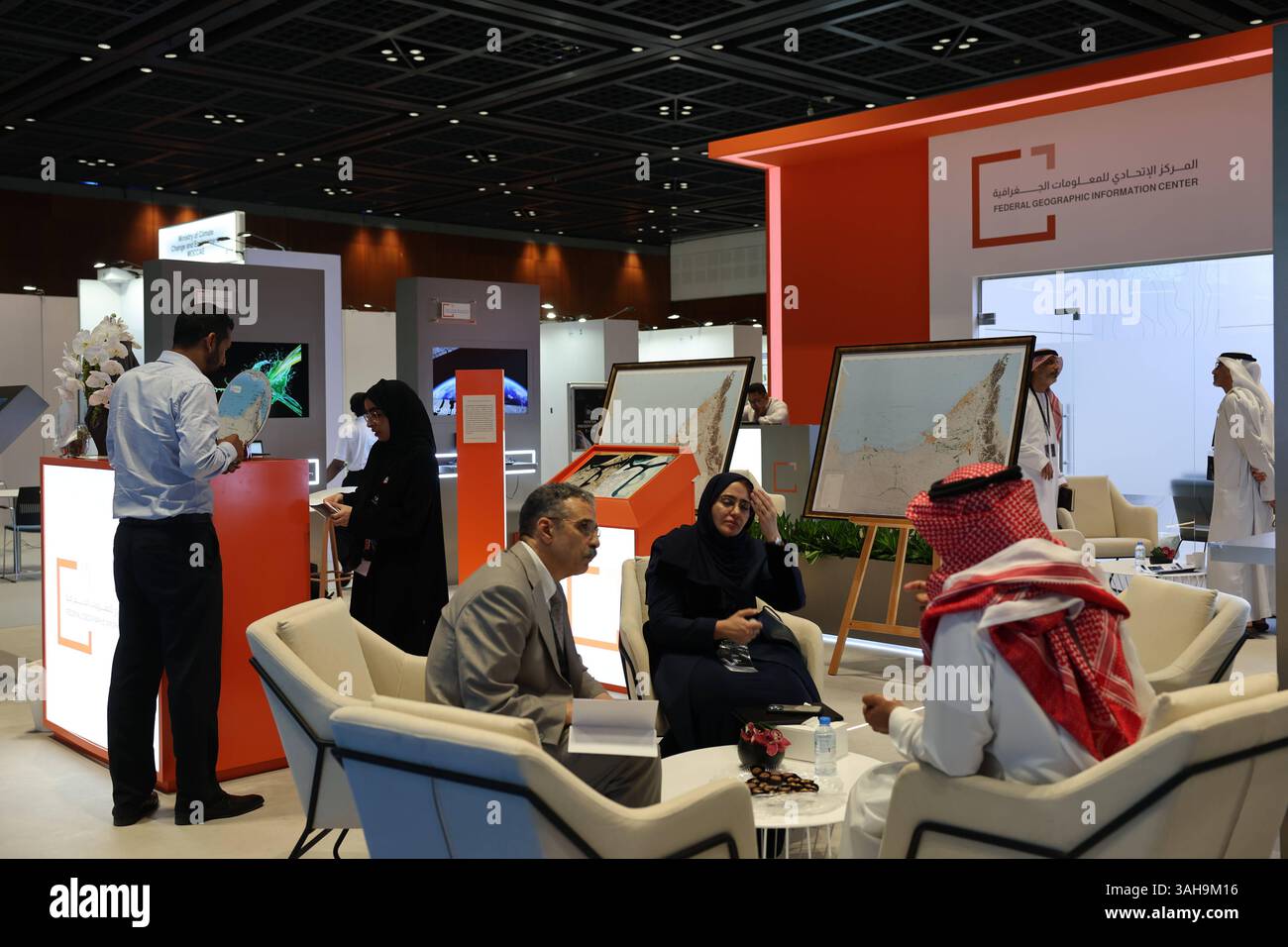 Cricket : IPL 2025 MEE 2025: Middle East Energy Exhibition im Dubai World Trade Centre mit rund 800 internationalen Ausstellern. Dubai Woirld Trade Centrre - Dubai VAE Copyright: XSeshadrixSukumarx Stockfoto