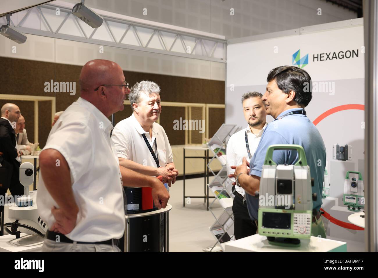 Cricket : IPL 2025 MEE 2025: Middle East Energy Exhibition im Dubai World Trade Centre mit rund 800 internationalen Ausstellern. Dubai Woirld Trade Centrre - Dubai VAE Copyright: XSeshadrixSukumarx Stockfoto