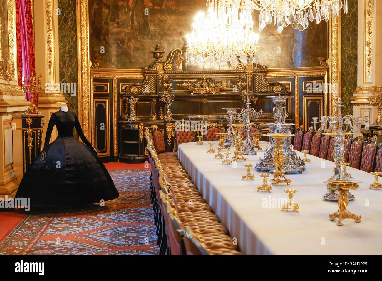 LOUVRE COUTURE KUNST- UND MODEAUSSTELLUNG PARIS Stockfoto