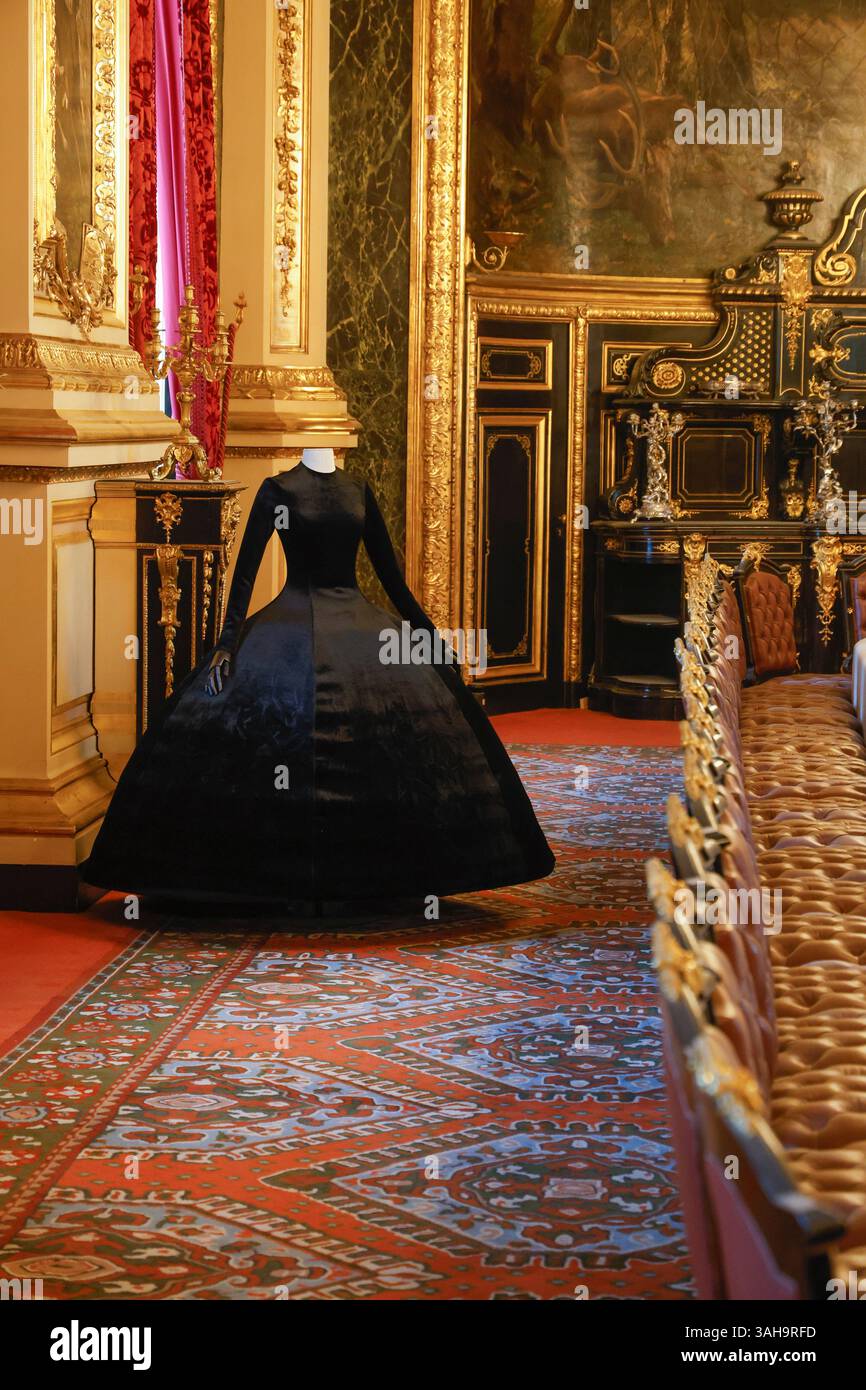 LOUVRE COUTURE KUNST- UND MODEAUSSTELLUNG PARIS Stockfoto