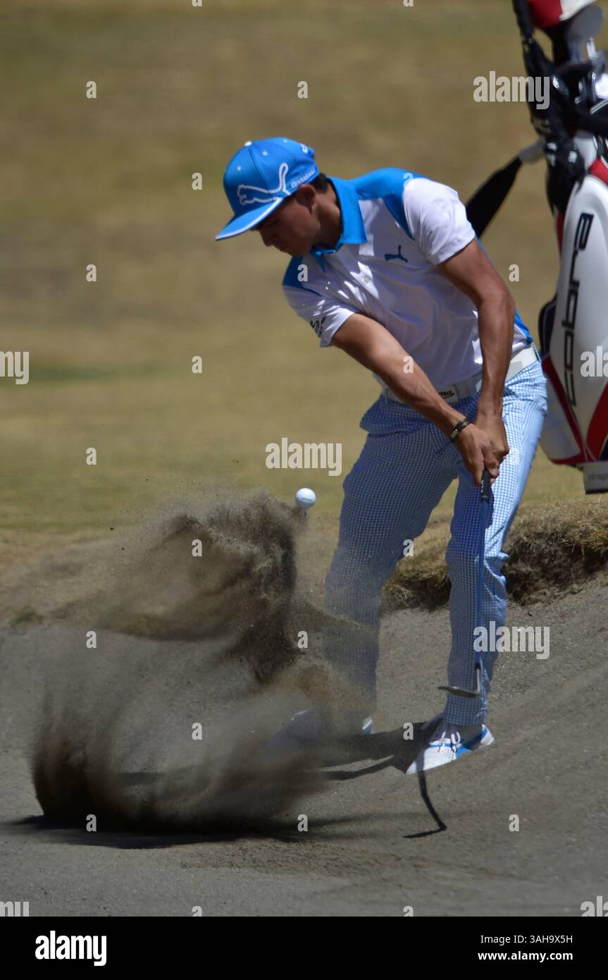 19. Juni 2015. Rickie Fowler in Runde 2 bei den U.S. Open in Chambers Bay, University Place, Washington. . . George Holland / Cal Sport Media. (Bild: © George Holland/Cal Sport Media/ZUMAPRESS.com) Stockfoto