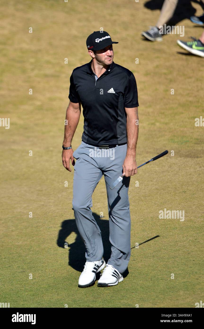 19. Juni 2015. Dustin Johnson geht in Runde 2 bei den U.S. Open in Chambers Bay, University Place, Washington zum 10. Grün. . . George Holland / Cal Sport Media (Bild: © George Holland/Cal Sport Media/ZUMAPRESS.com) Stockfoto