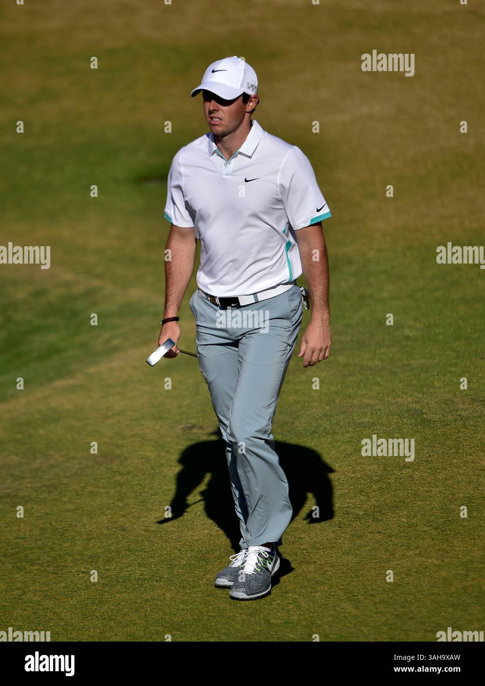 19. Juni 2015. Rory McIlroy in Runde 2 bei den U.S. Open in Chambers Bay, University Place, Washington. . . George Holland / Cal Sport Media (Bild: © George Holland/Cal Sport Media/ZUMAPRESS.com) Stockfoto